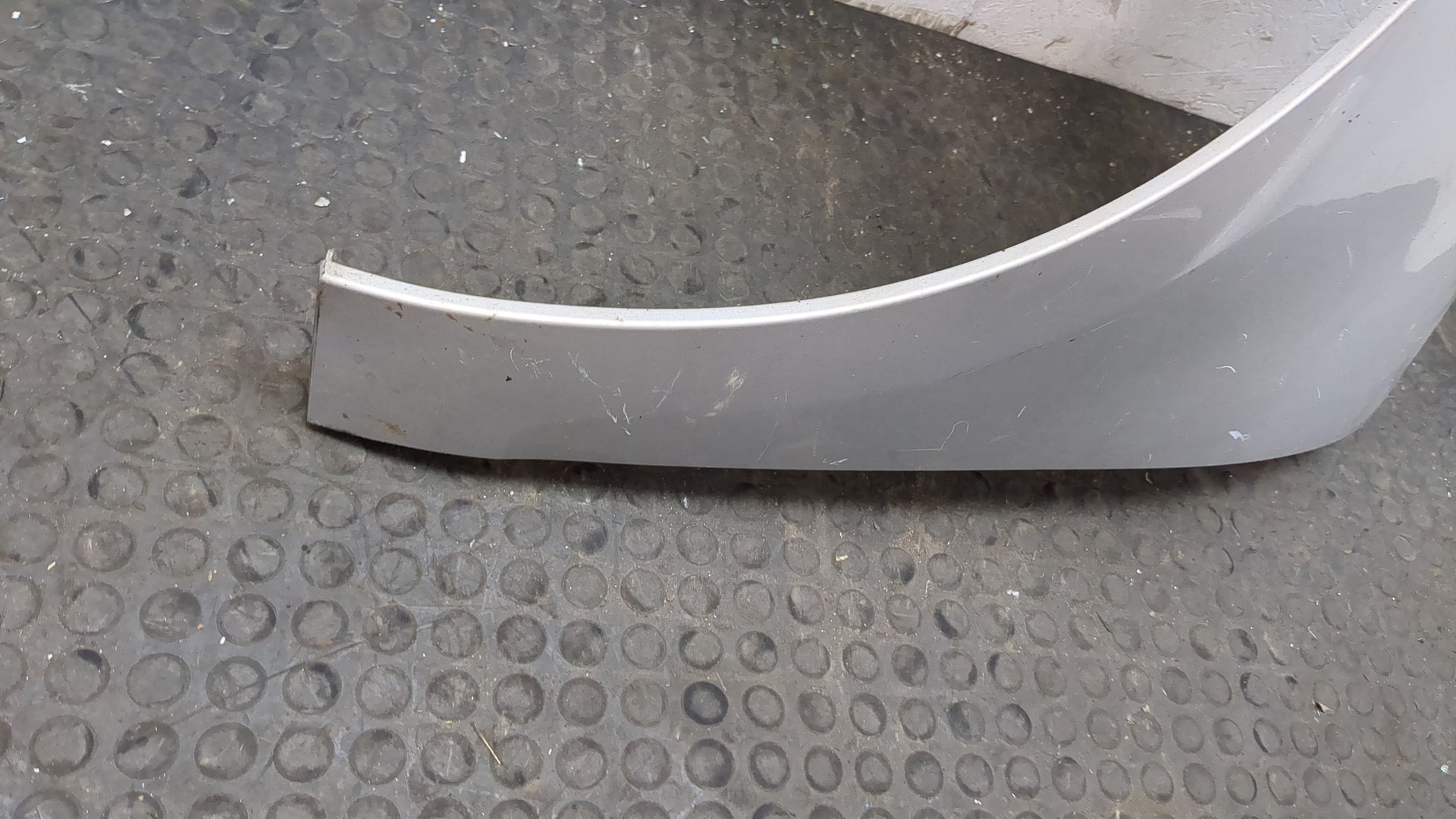 Крыло переднее левое