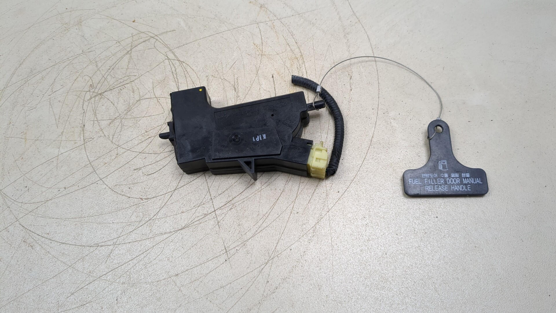 Активатор замка крышки бензобака