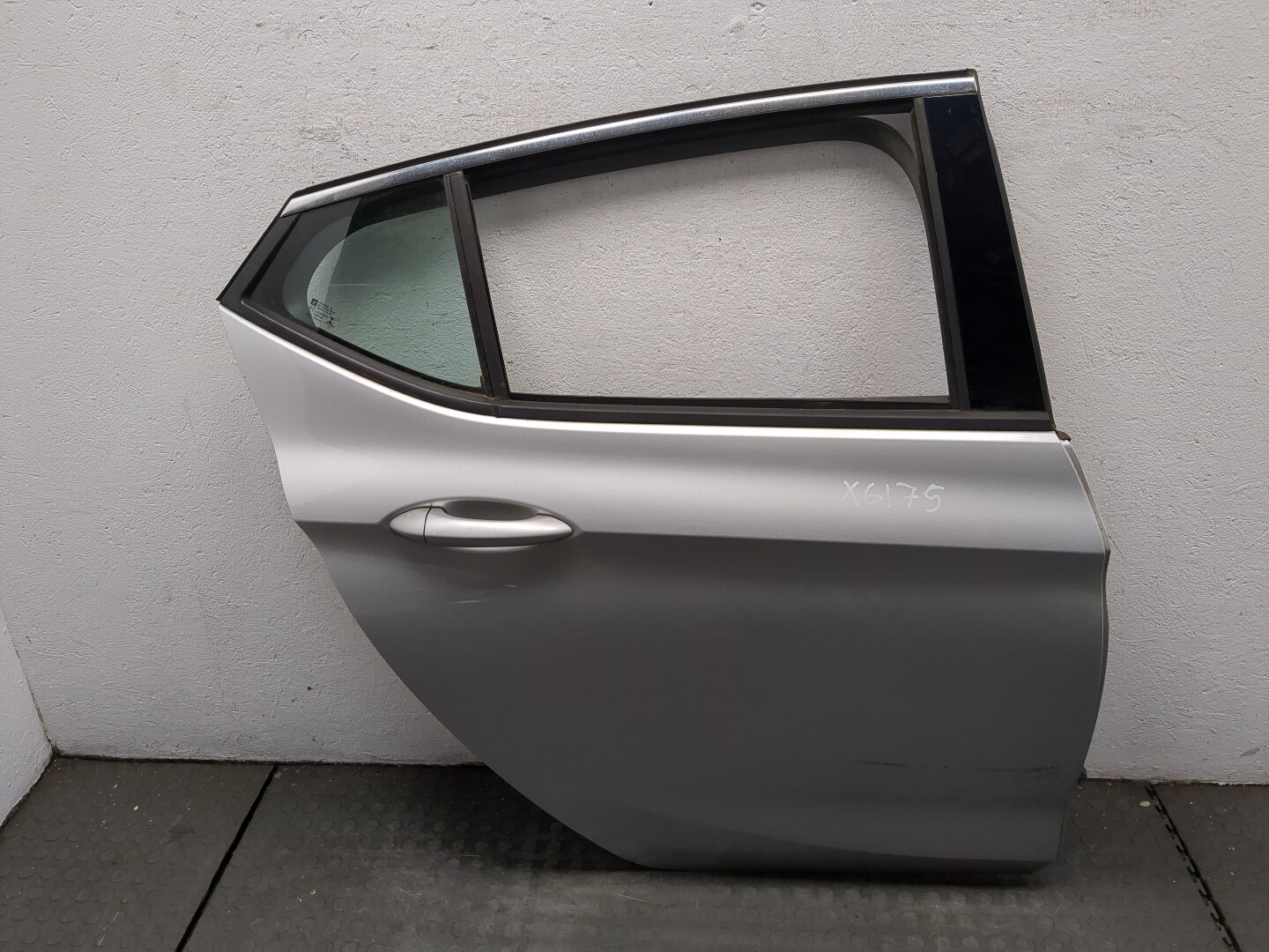 Дверь задняя правая