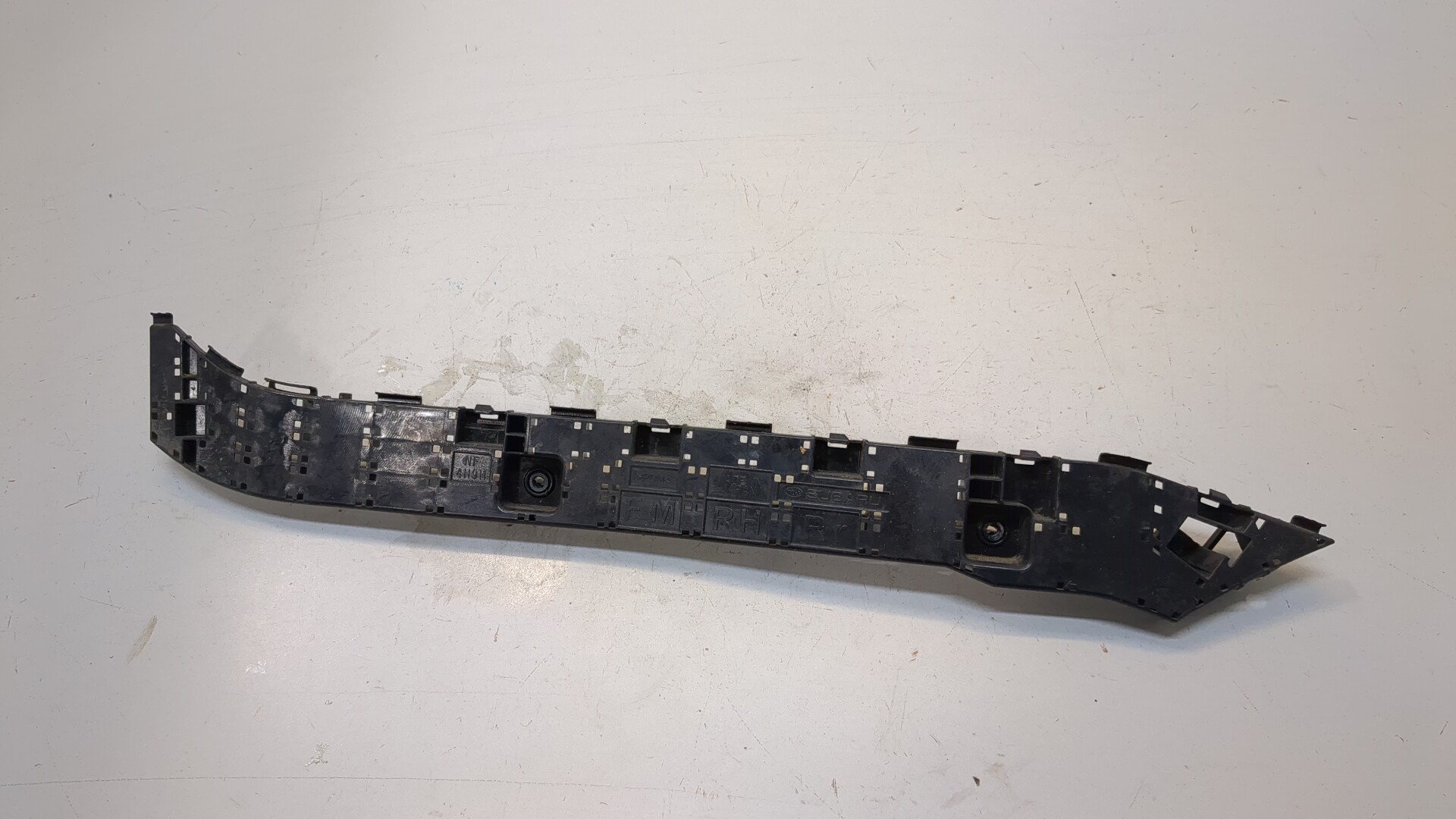 Кронштейн заднего бампера правый