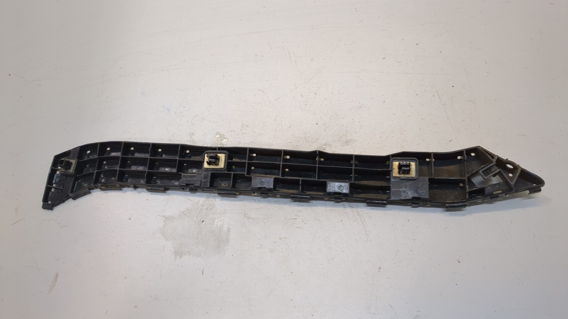 Кронштейн заднего бампера правый