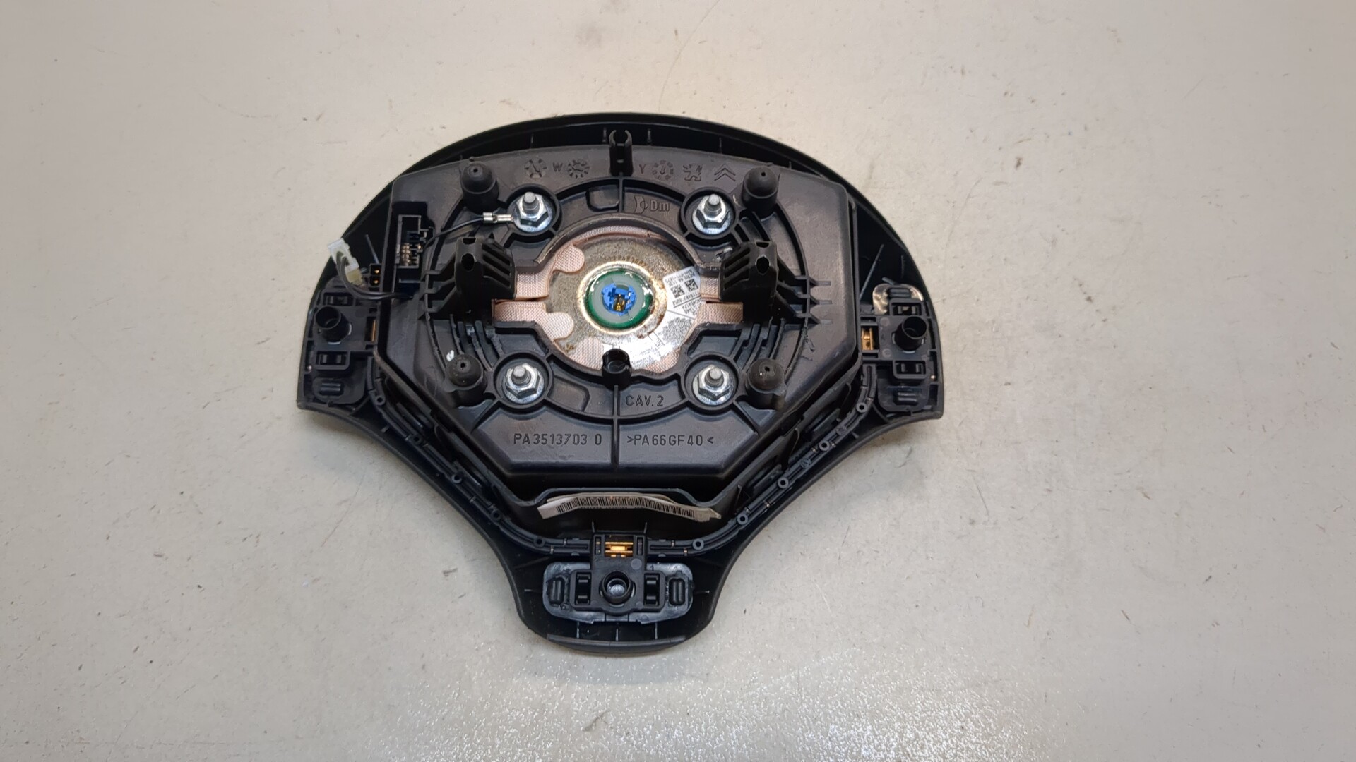 Подушка безопасности в рулевое колесо