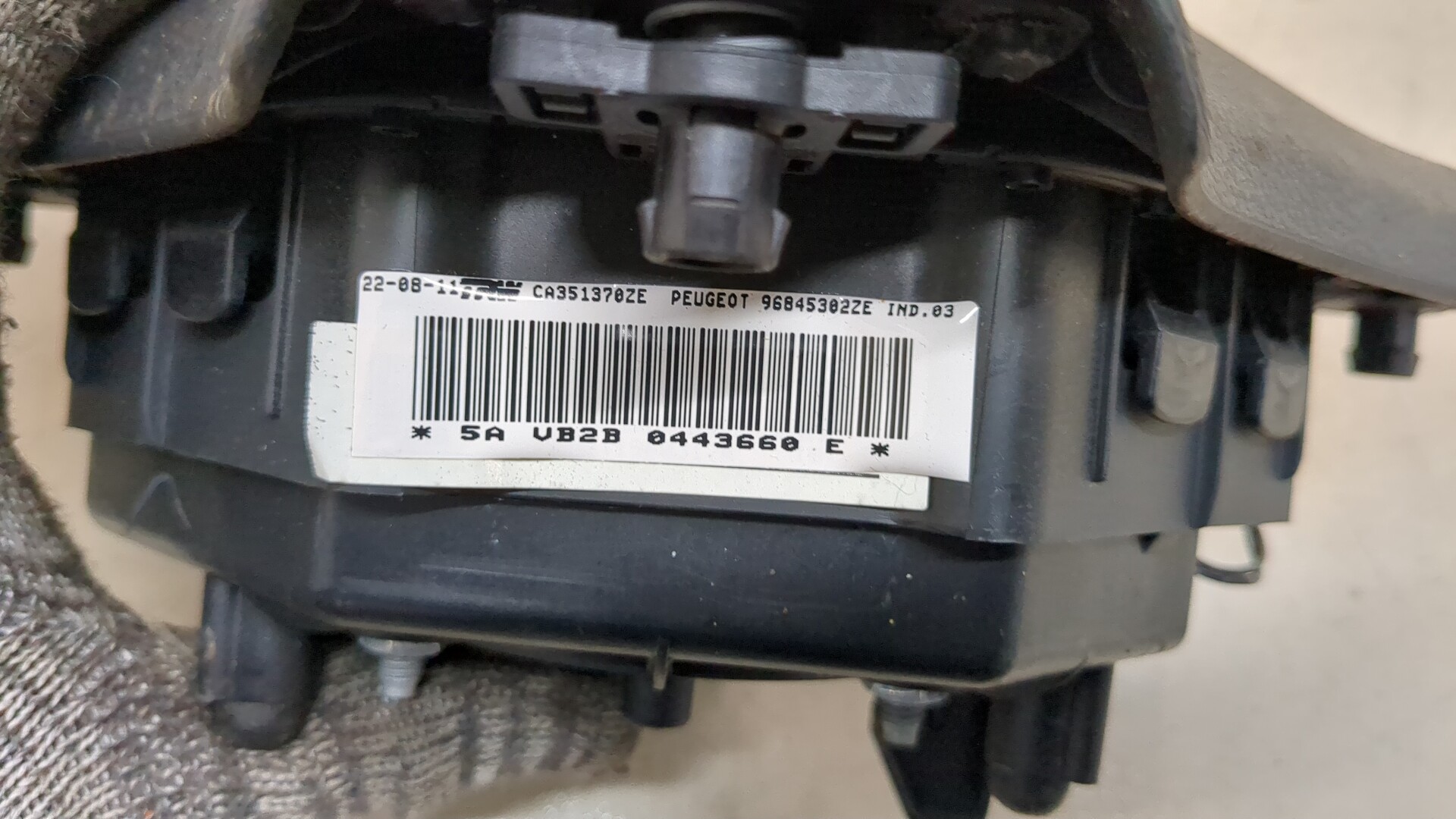 Подушка безопасности в рулевое колесо