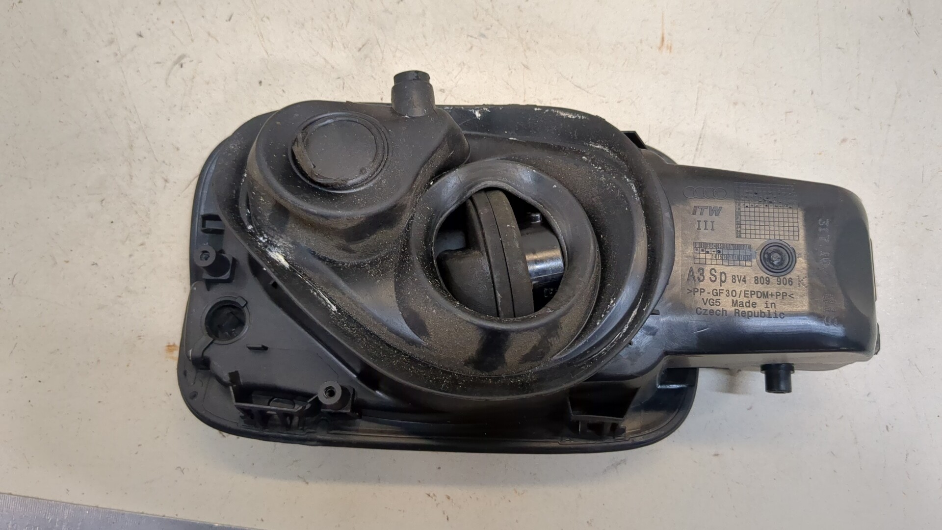 Лючок бензобака