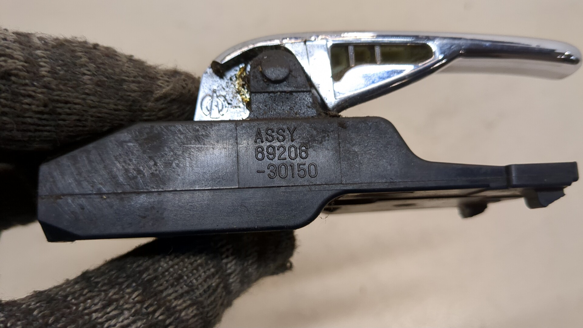 Ручка двери передней внутренняя левая