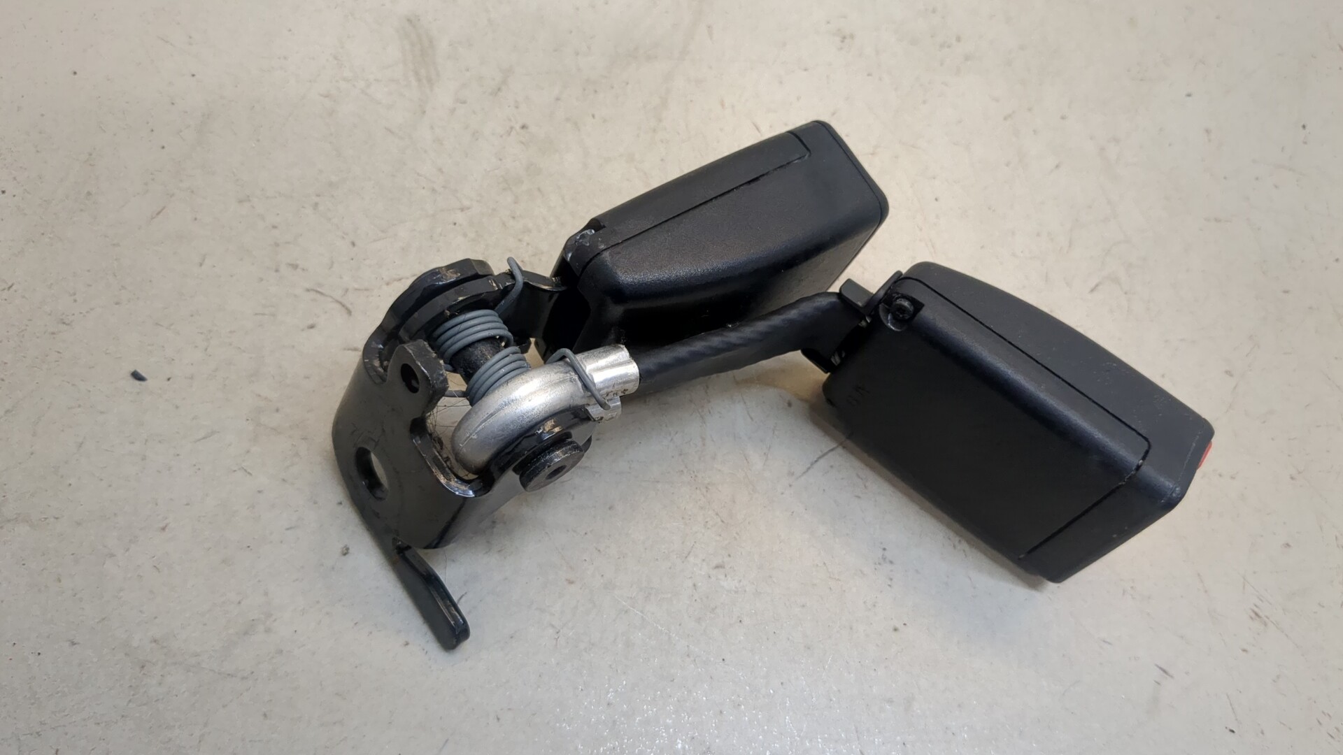 Ответная часть ремня безопасности