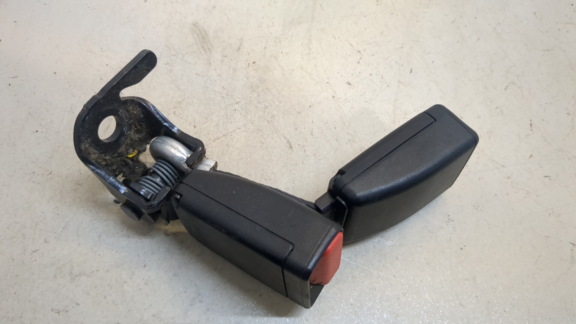 Ответная часть ремня безопасности