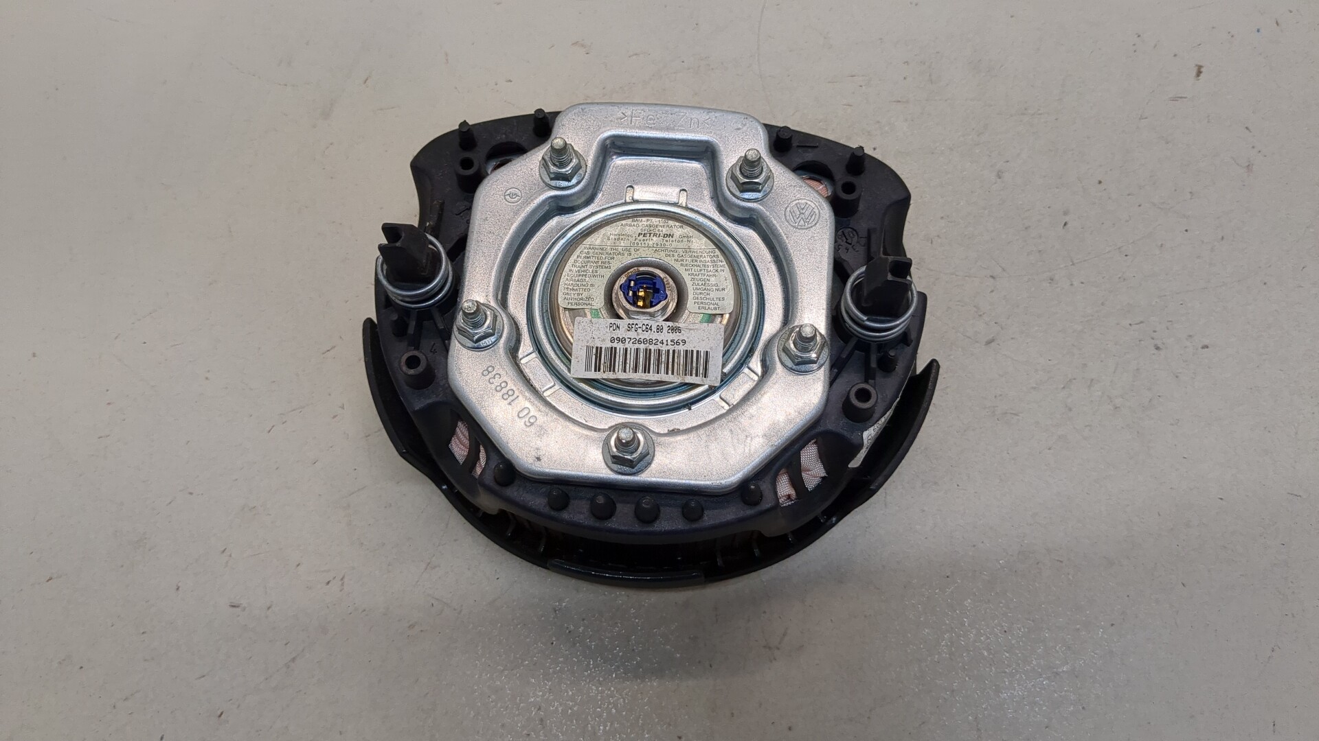 Подушка безопасности в рулевое колесо