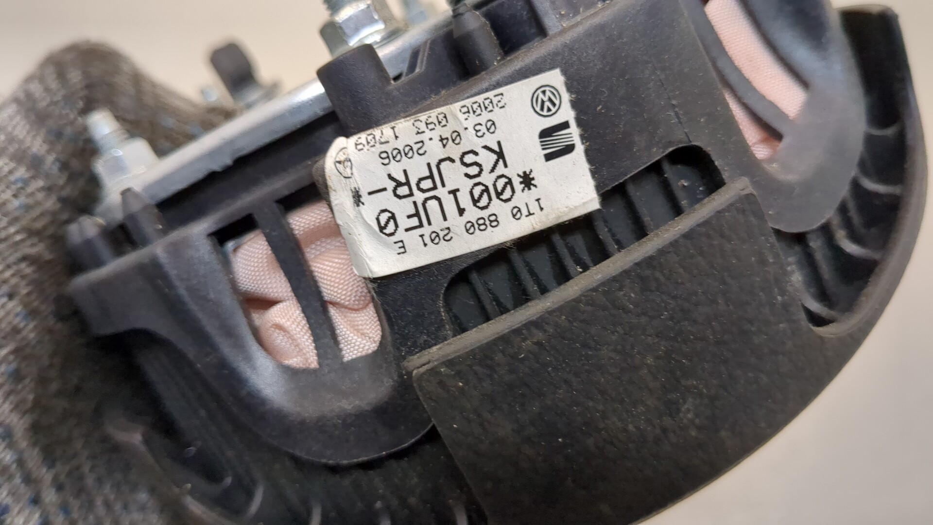 Подушка безопасности в рулевое колесо