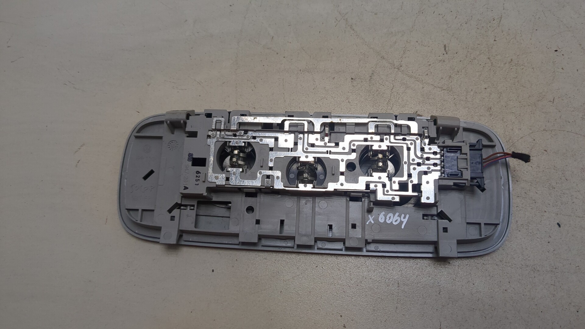 Плафон салонный