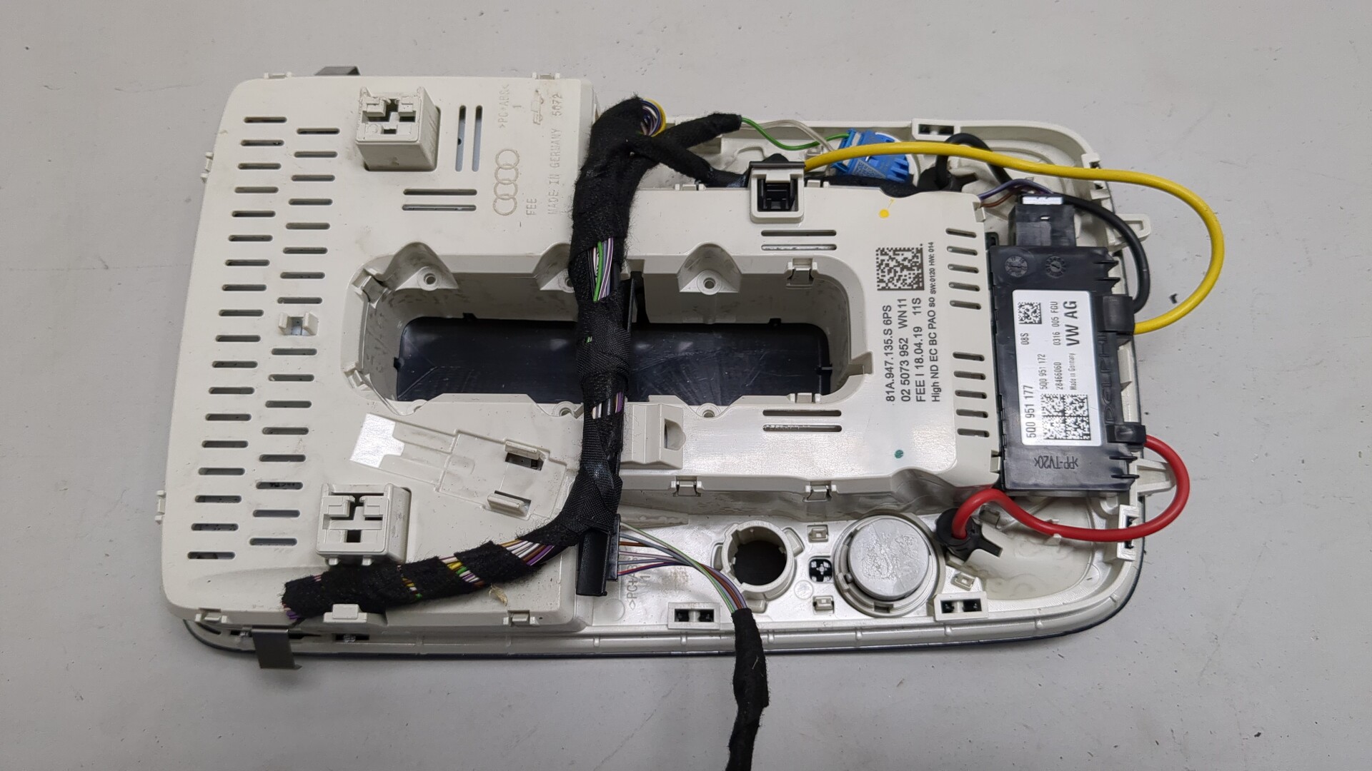 Плафон салонный