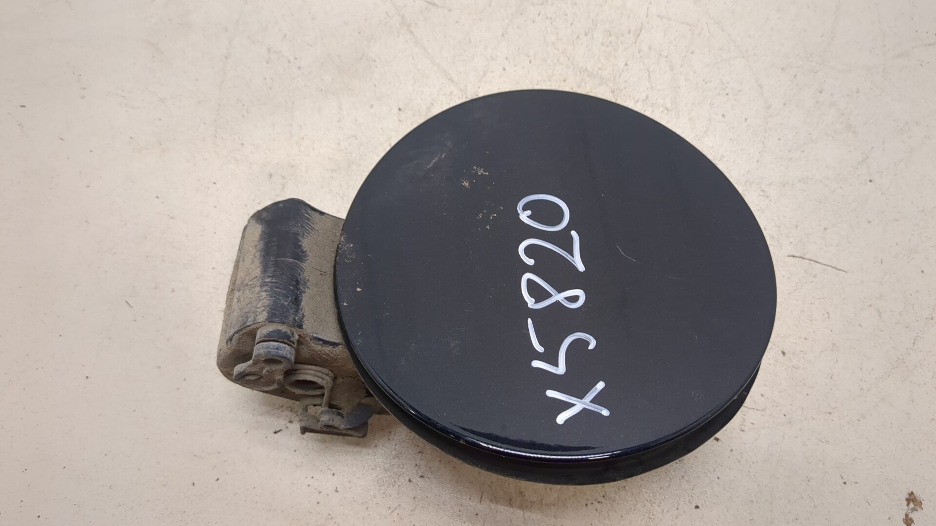 Лючок бензобака