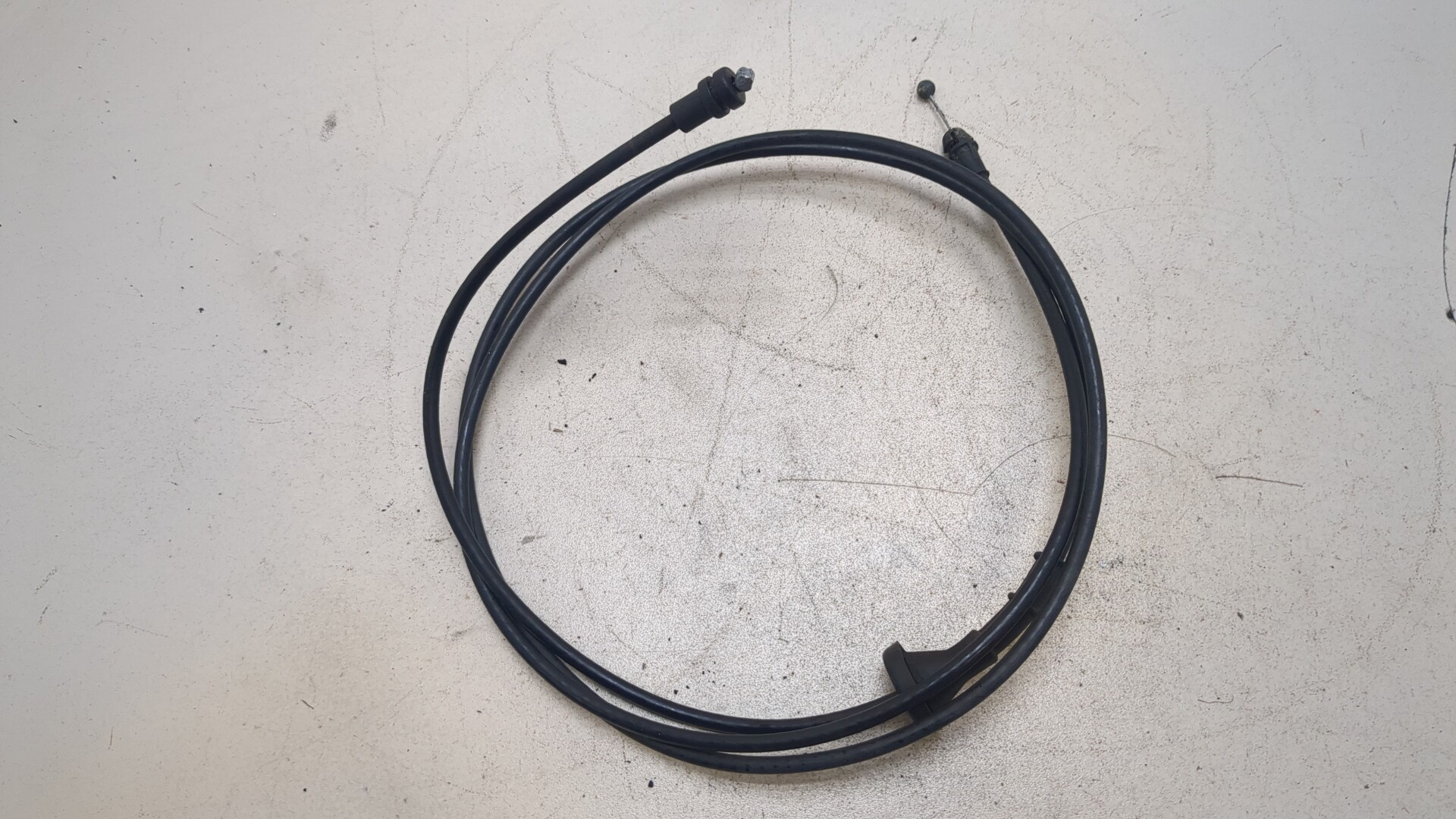 Трос открывания капота