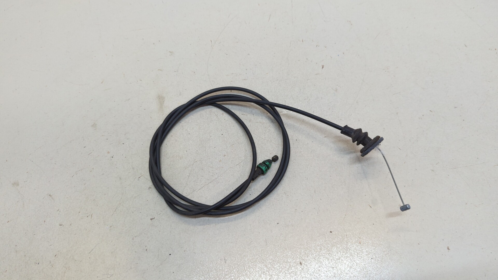 Трос открывания капота