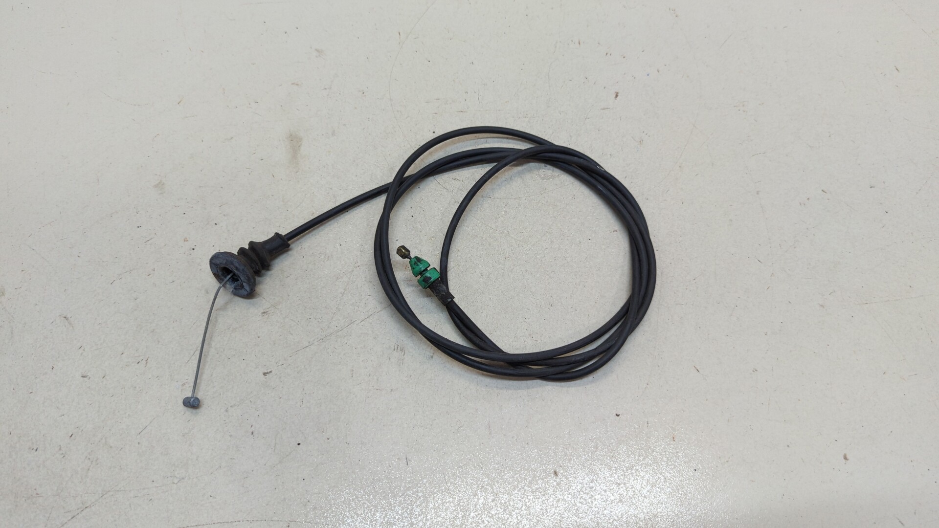 Трос открывания капота