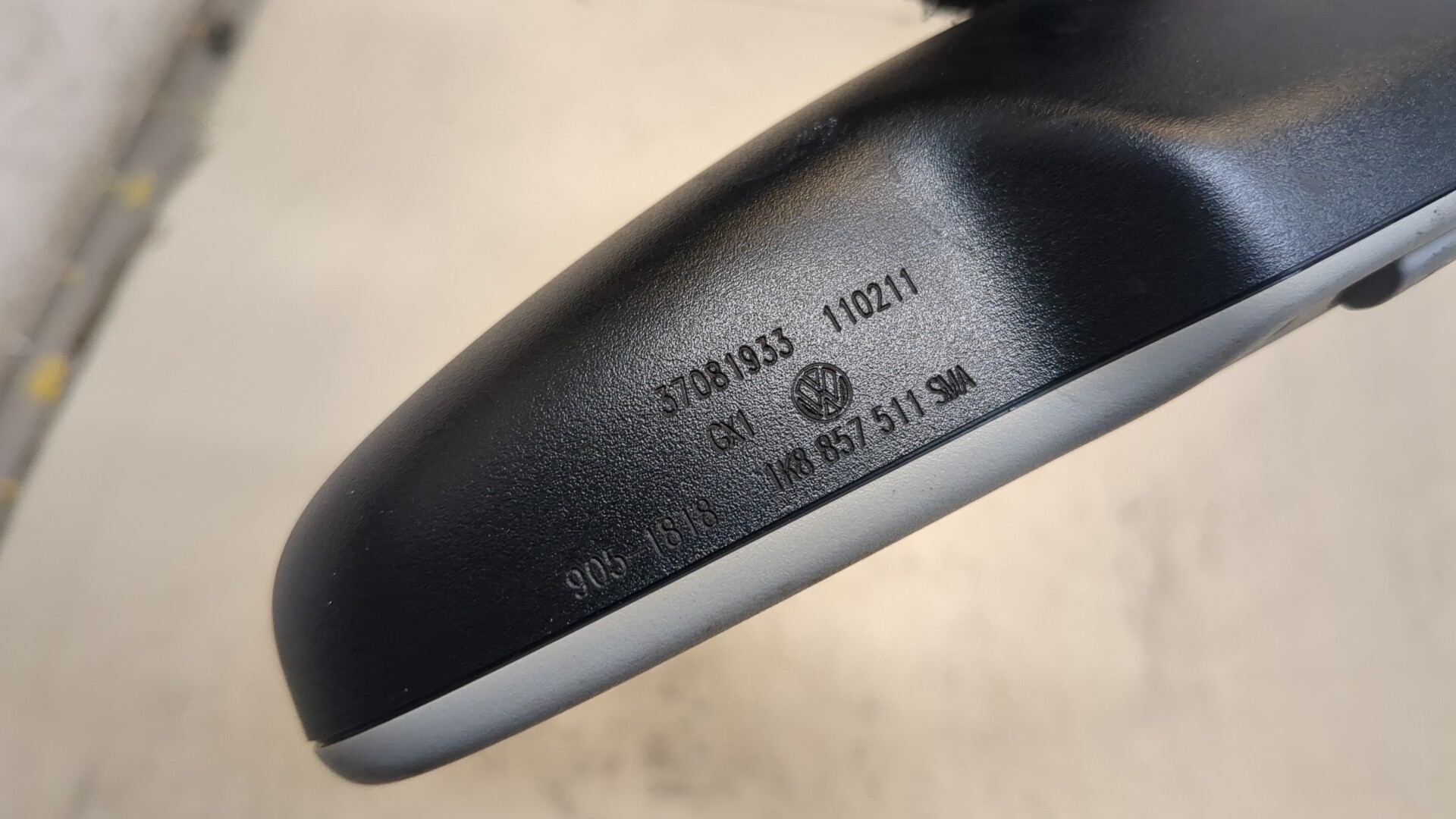 Зеркало заднего вида