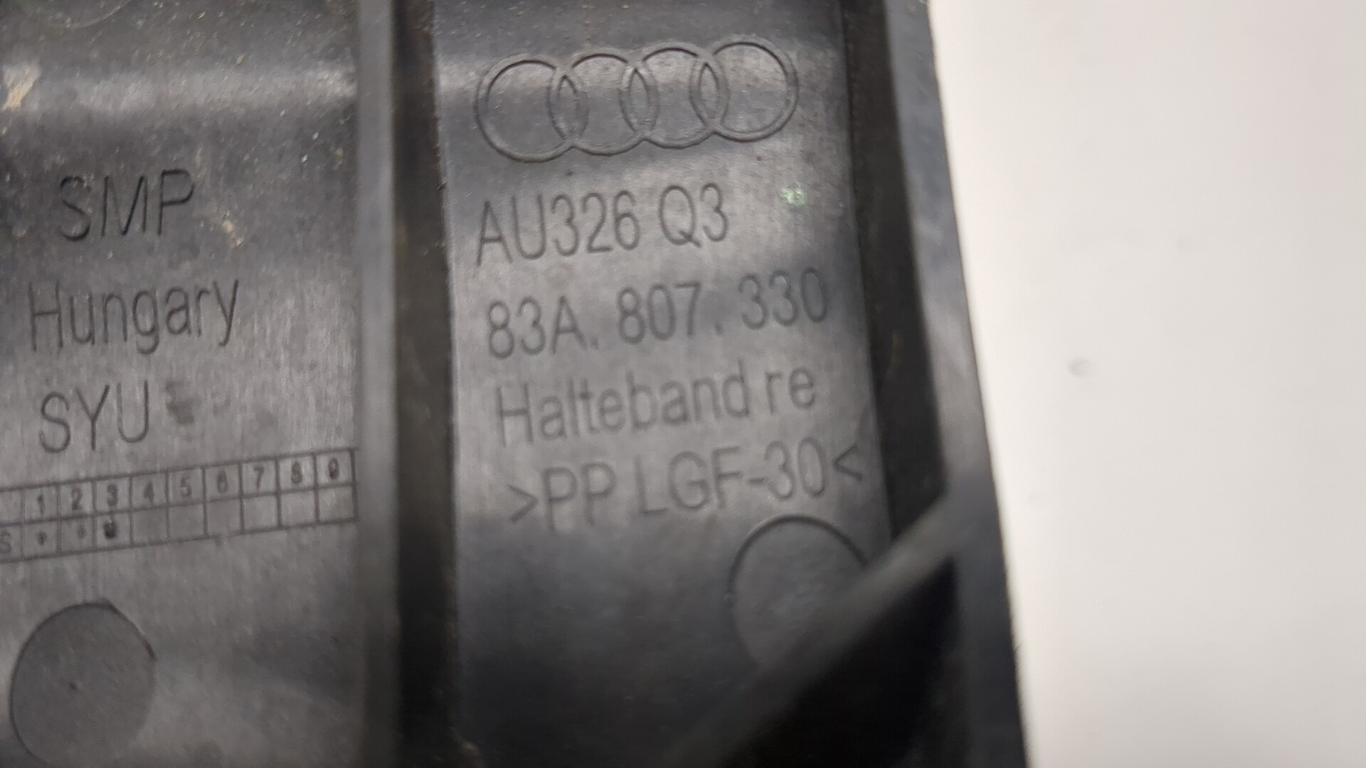 Кронштейн заднего бампера правый