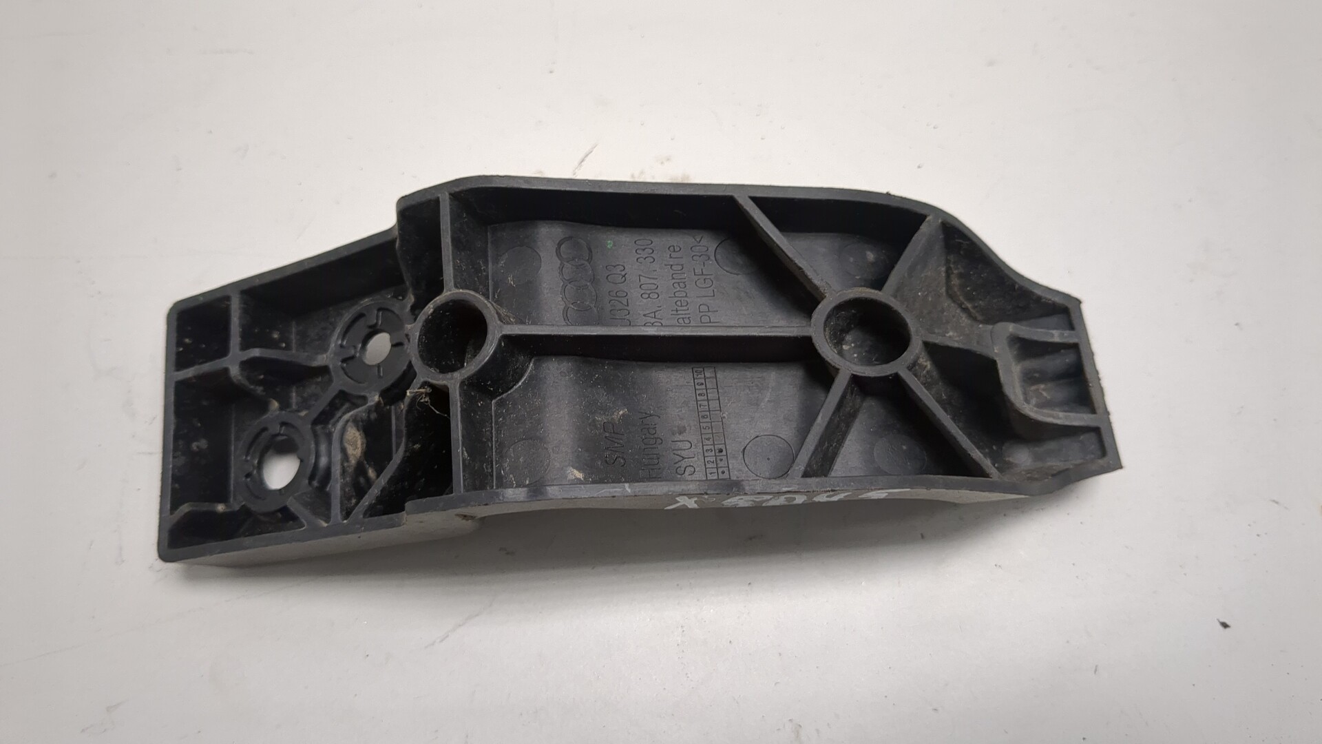 Кронштейн заднего бампера правый