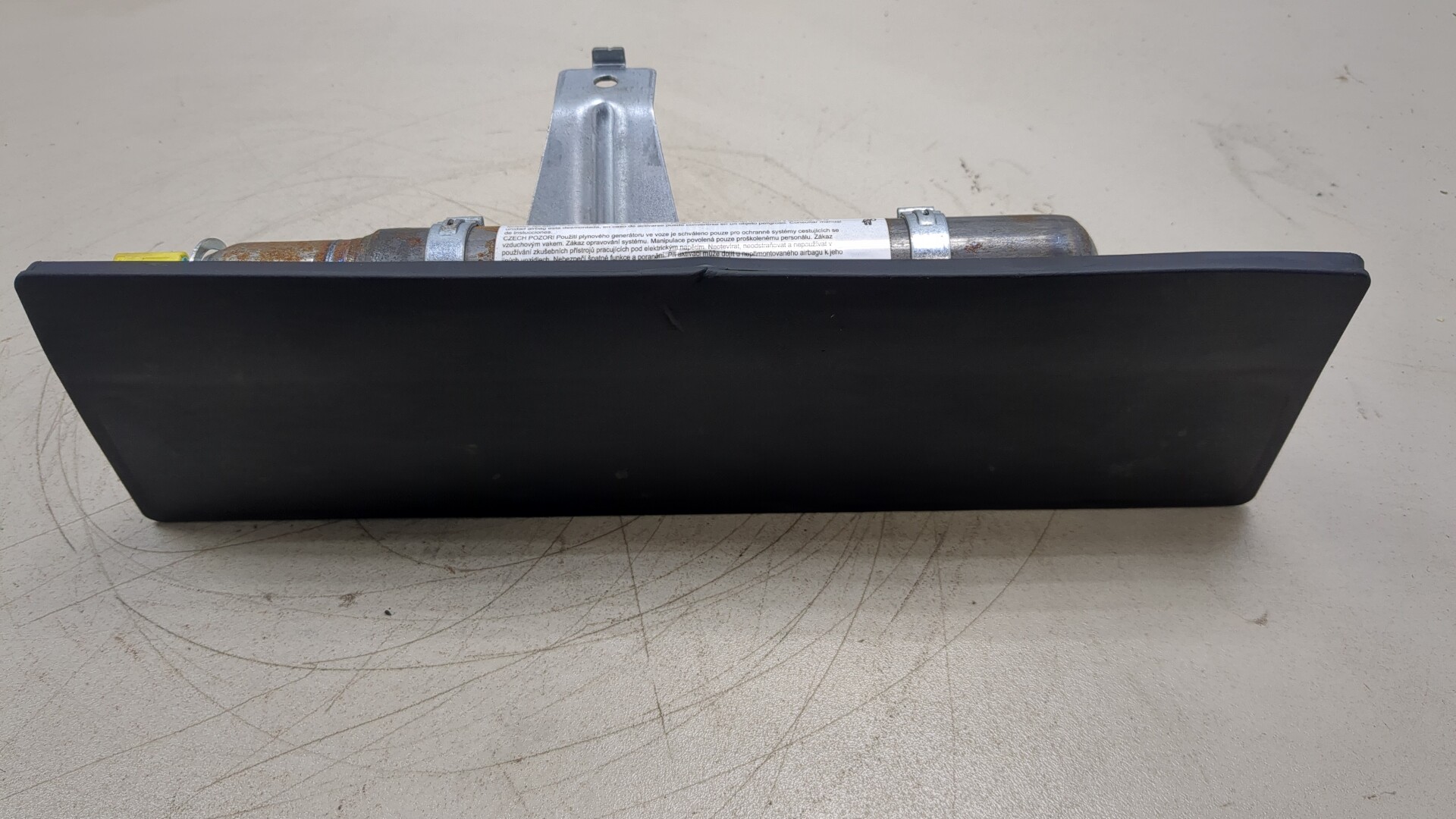 Подушка безопасности нижняя (для колен)