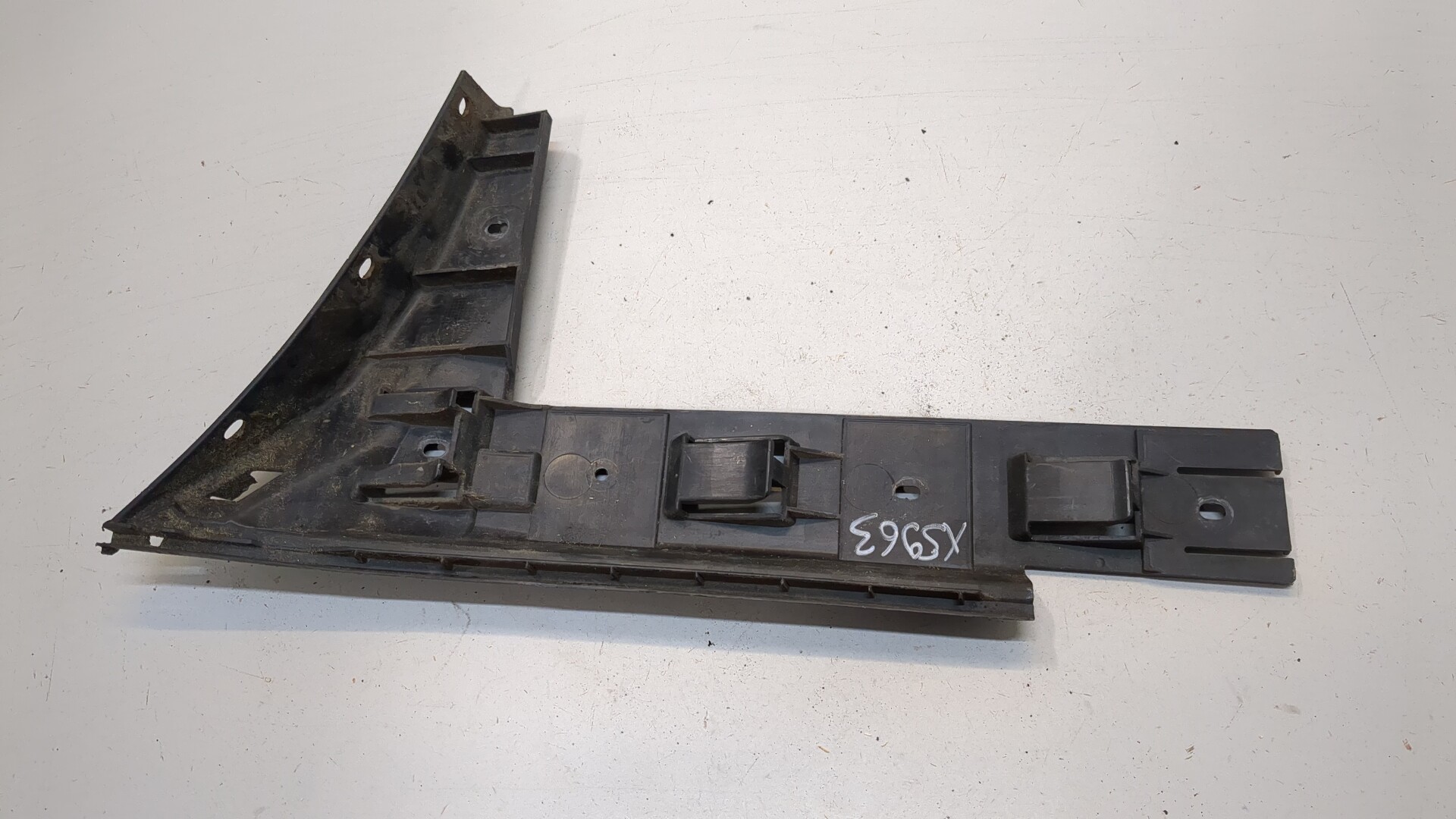 Кронштейн заднего бампера правый