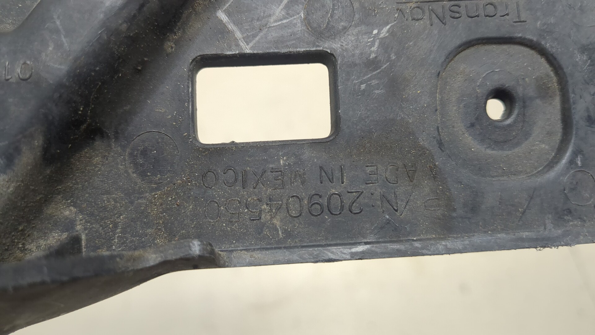 Кронштейн заднего бампера правый