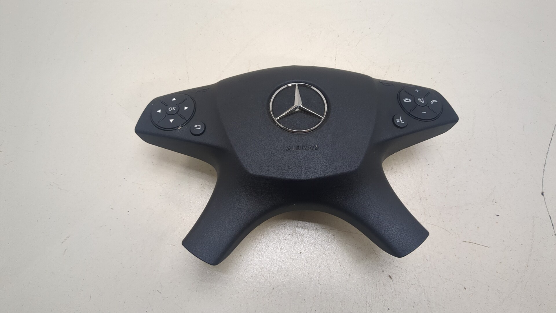 Подушка безопасности в рулевое колесо