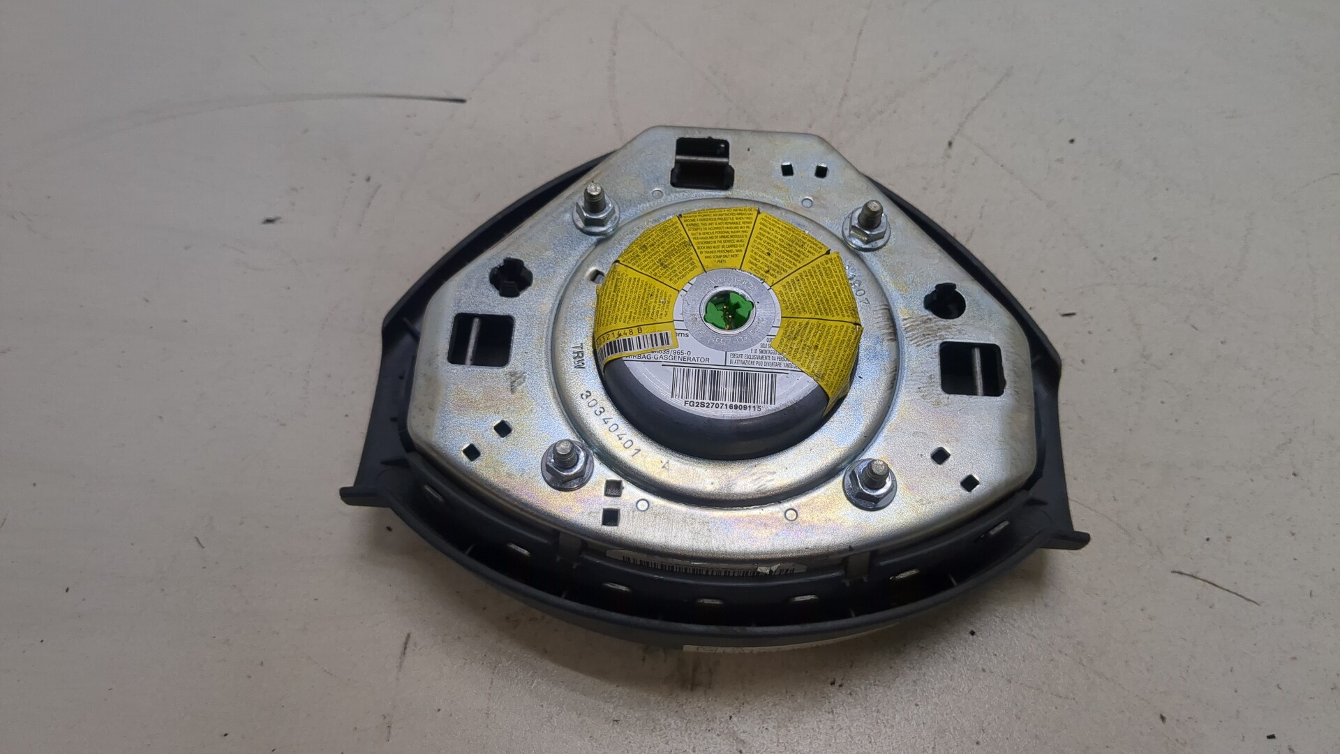 Подушка безопасности в рулевое колесо