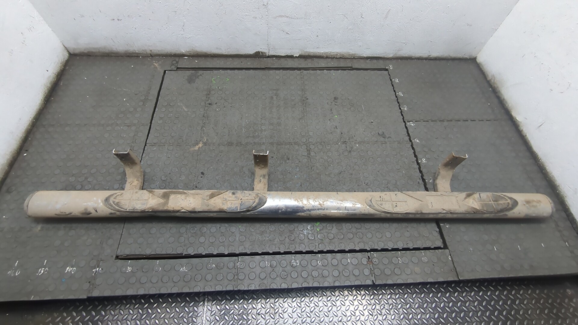 Подножка левая