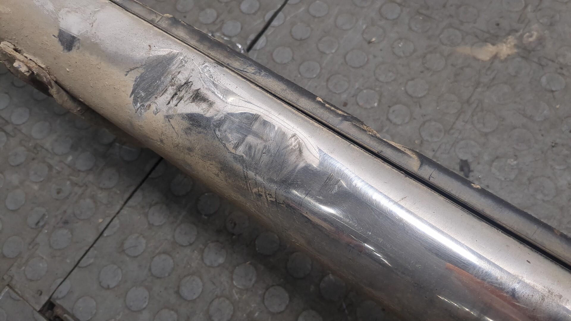 Подножка левая