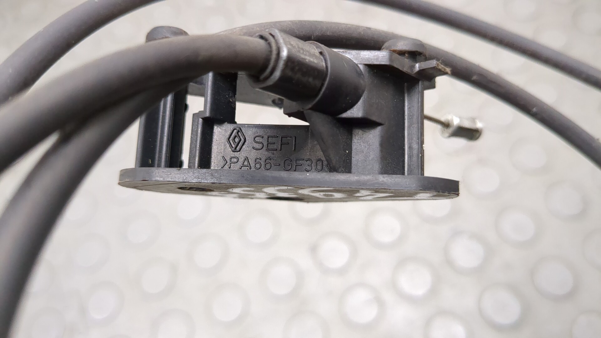 Трос открывания капота