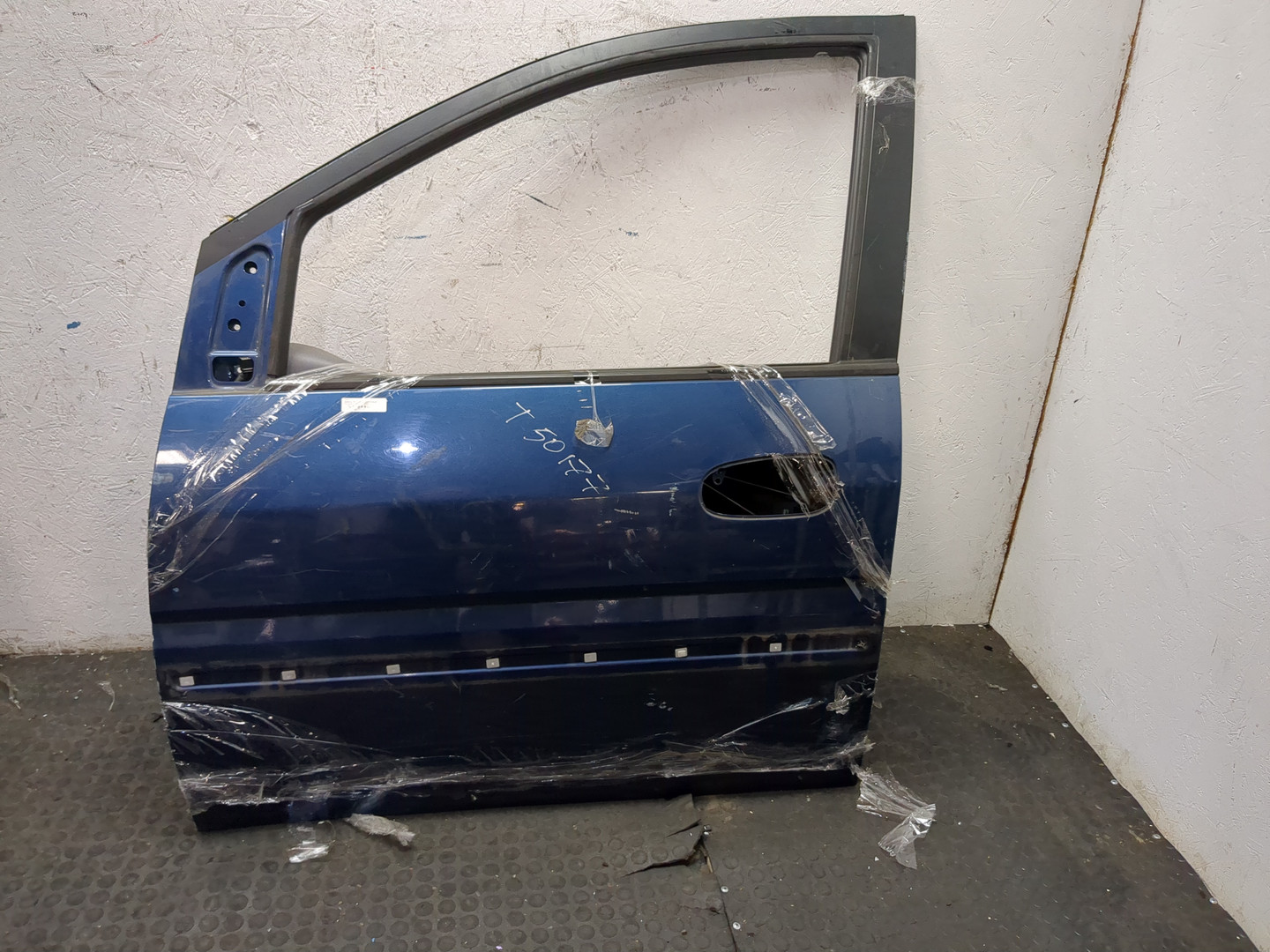 Дверь передняя левая