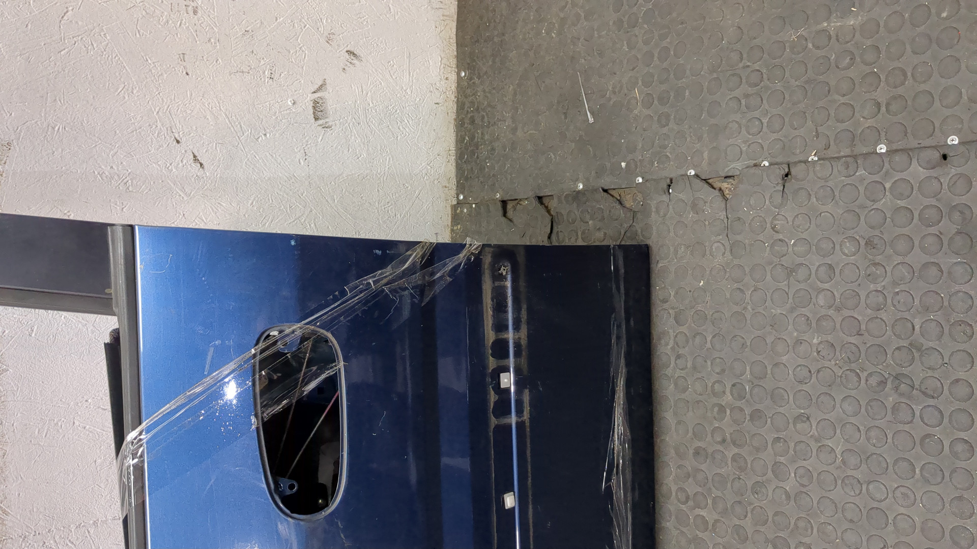 Дверь передняя левая