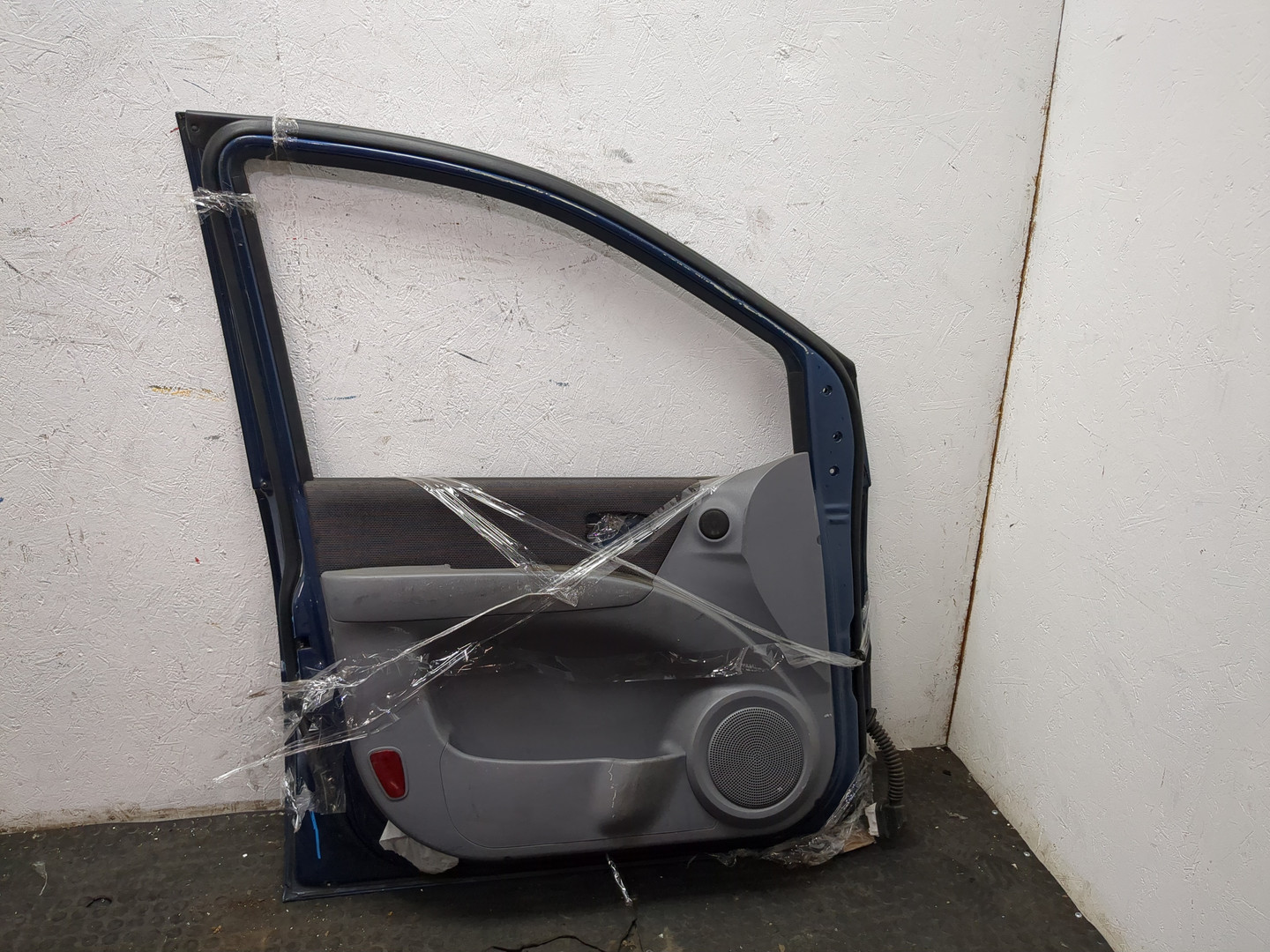 Дверь передняя левая