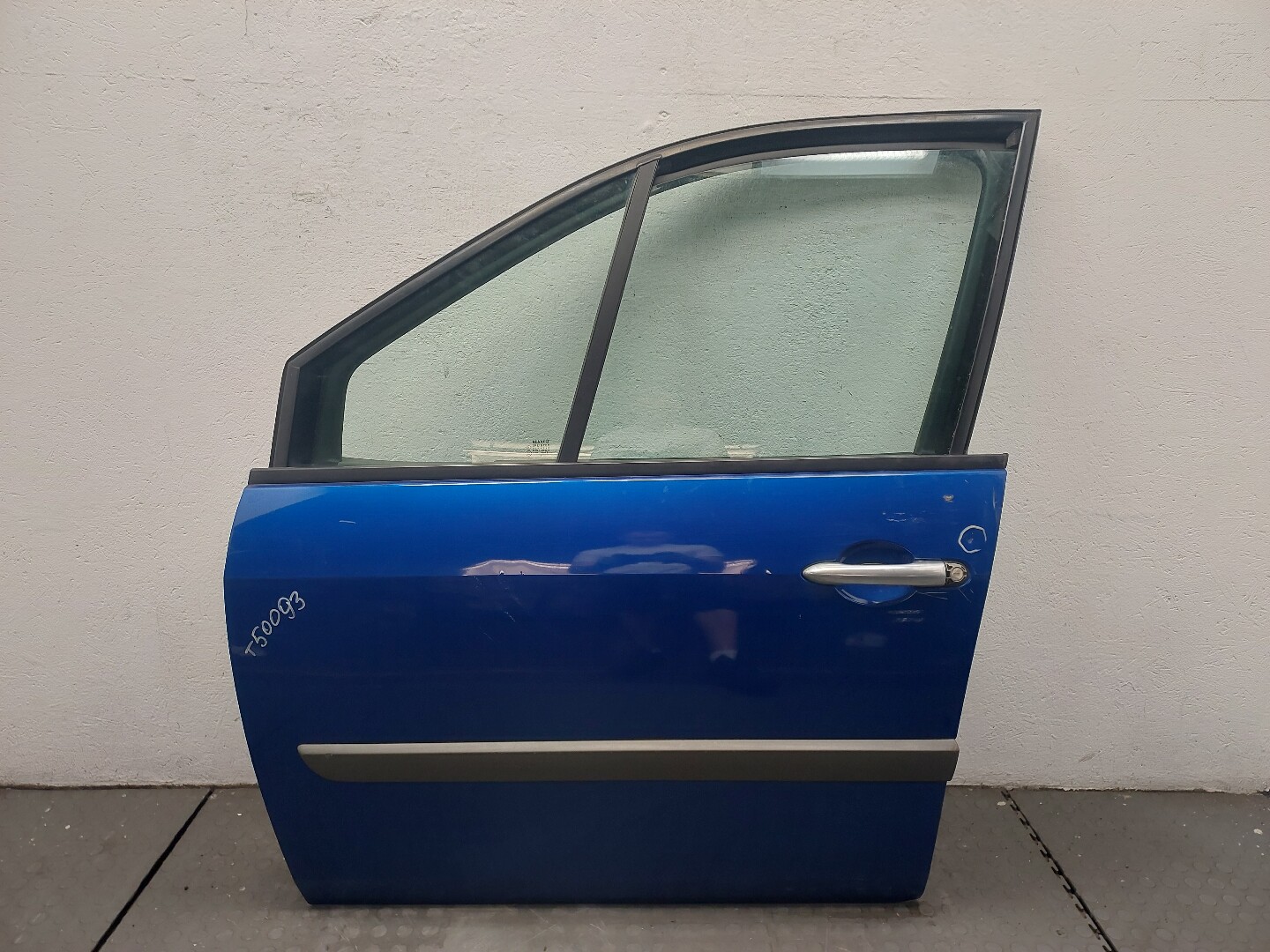 Дверь передняя левая