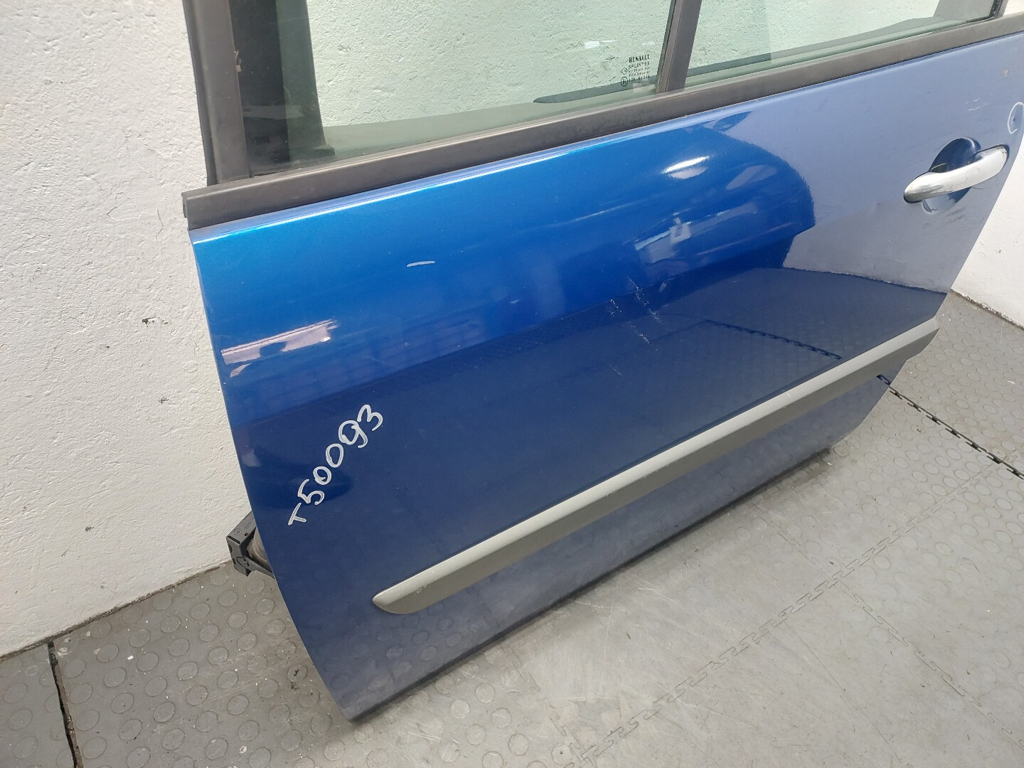 Дверь передняя левая