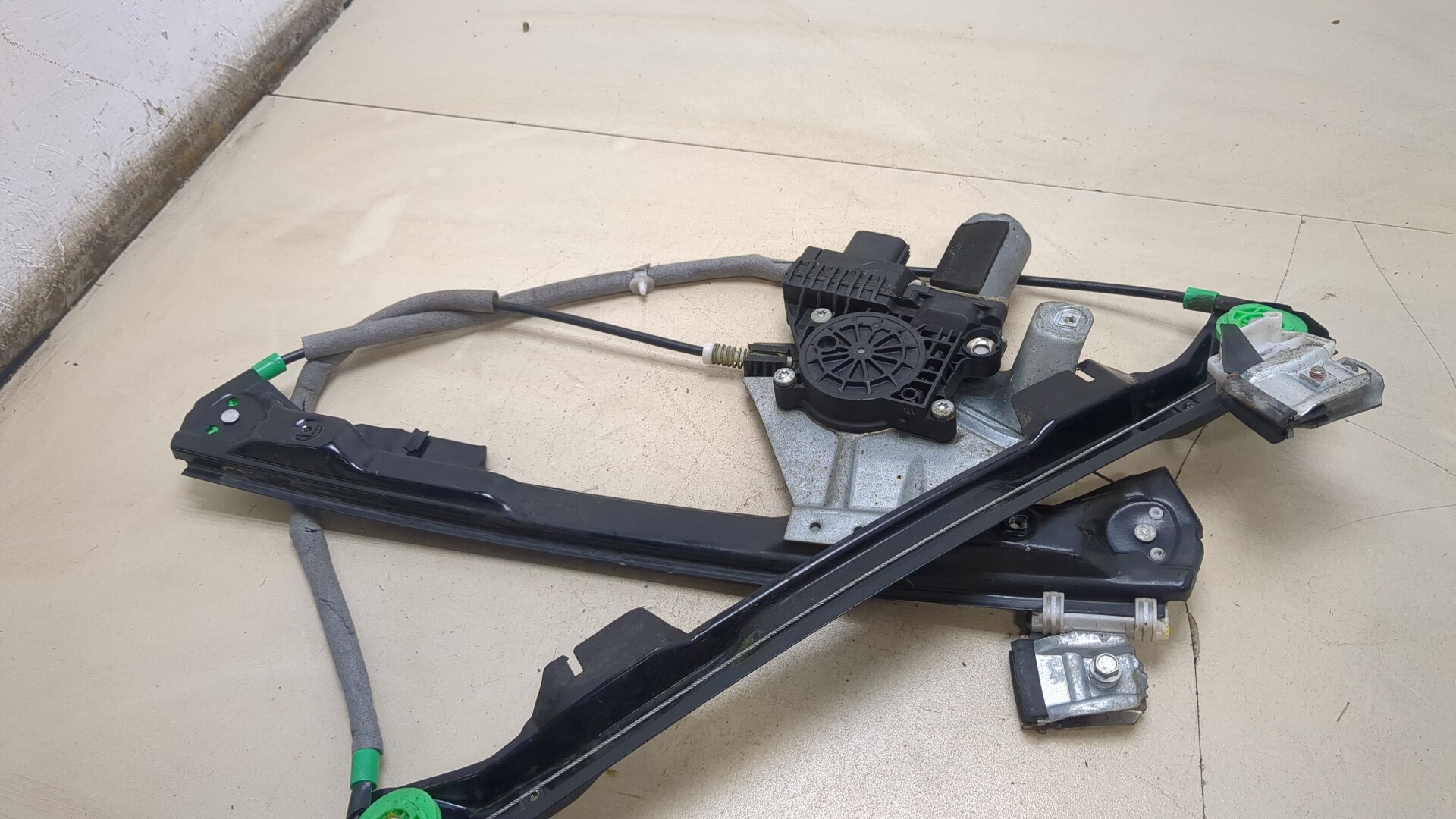 Стеклоподъемник электр. передний правый