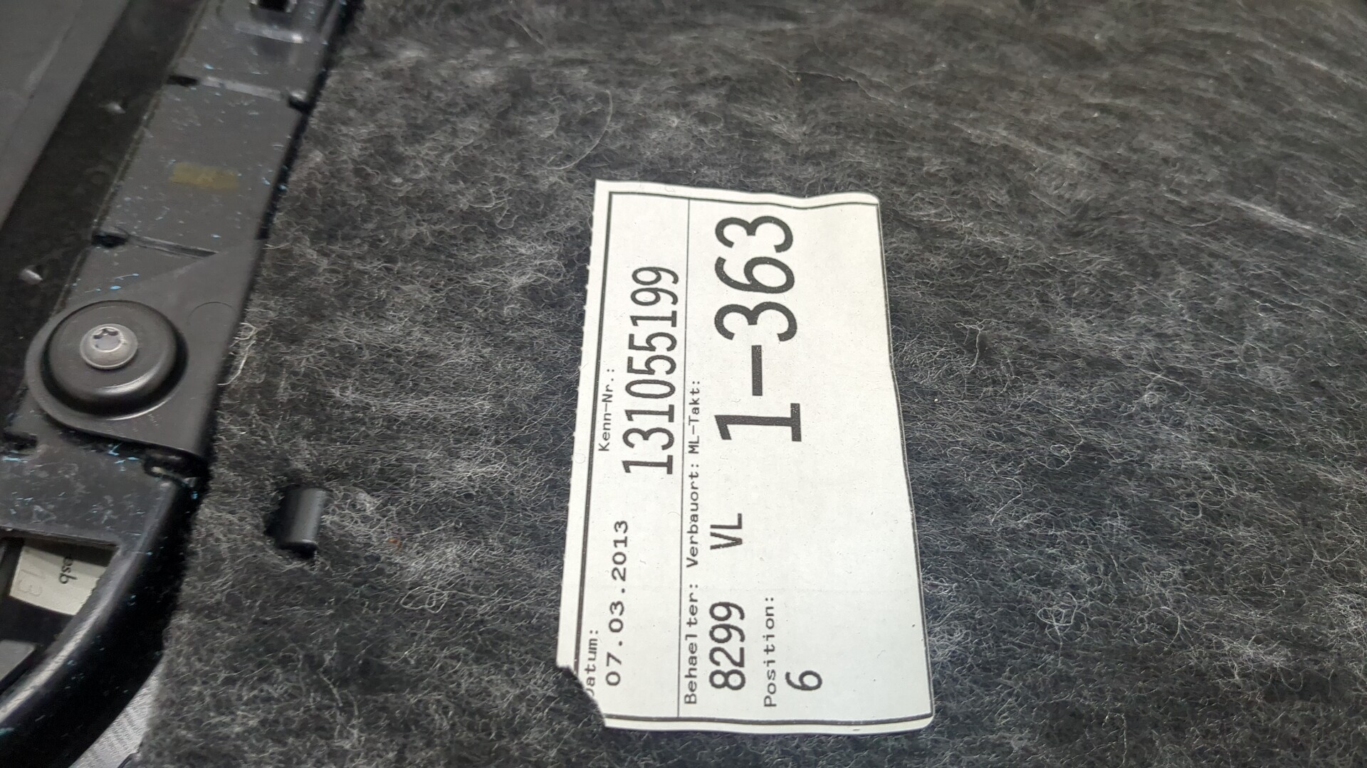 Обшивка двери передней левой