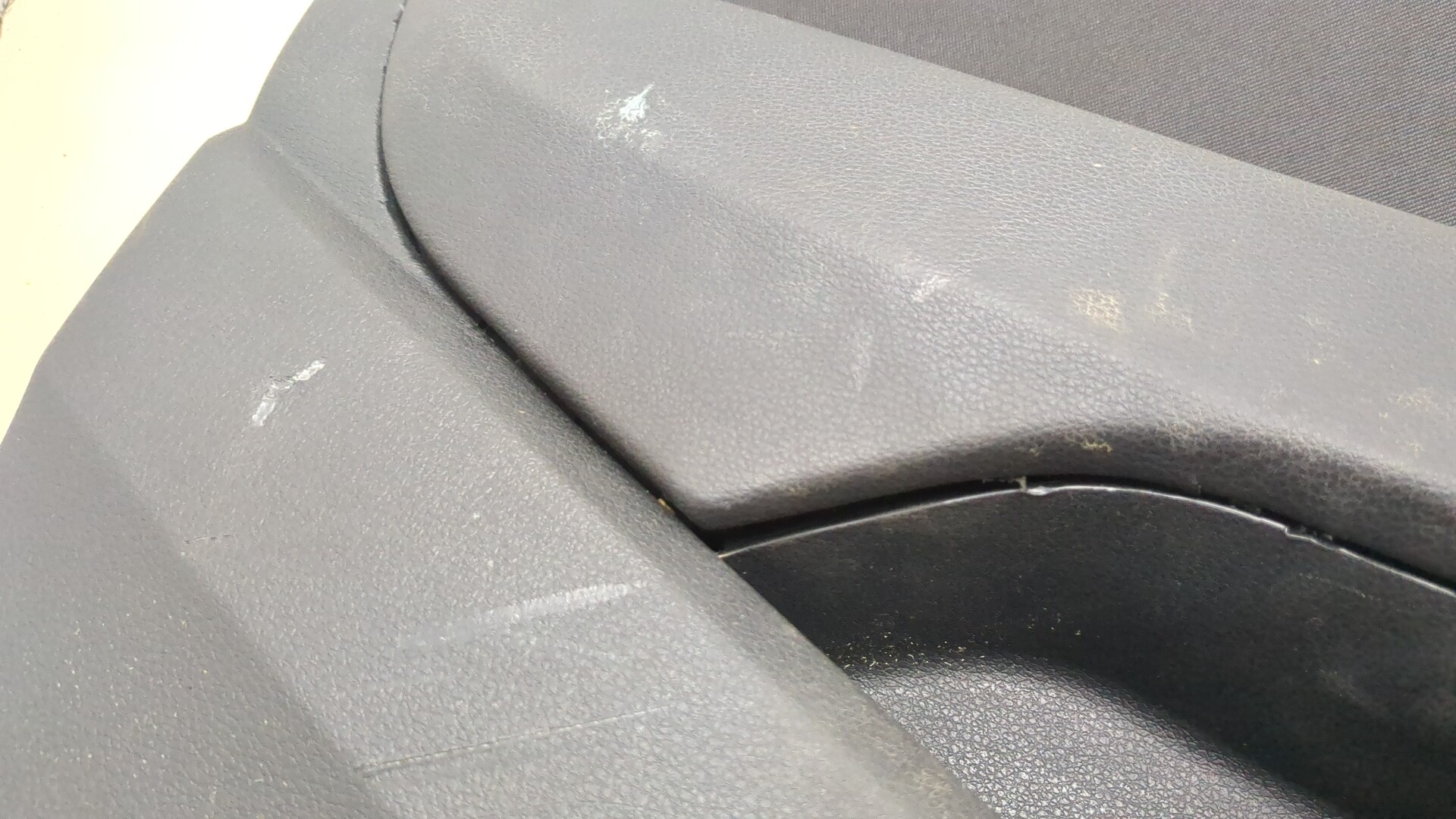 Обшивка двери передней левой