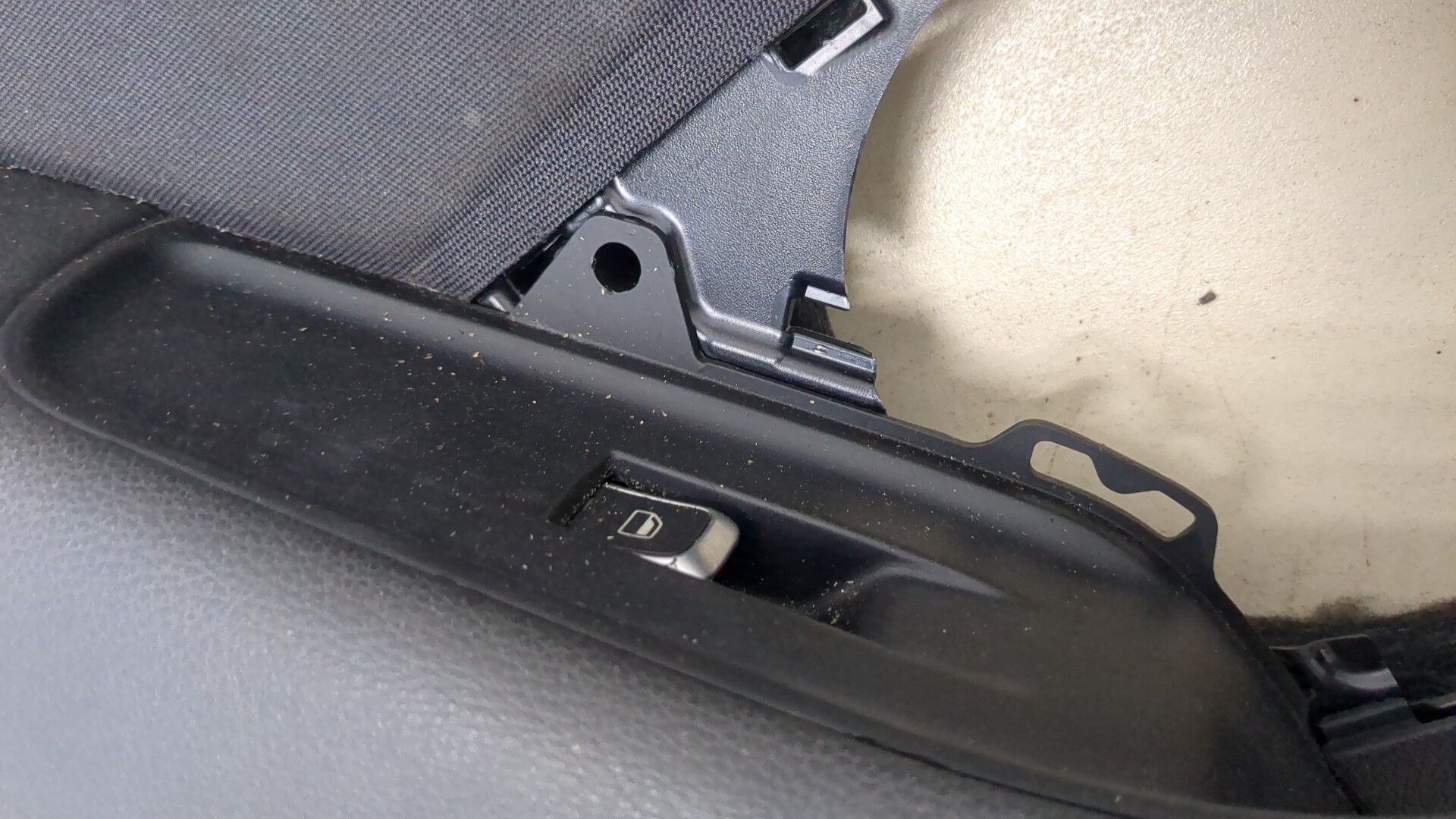 Обшивка двери передней левой