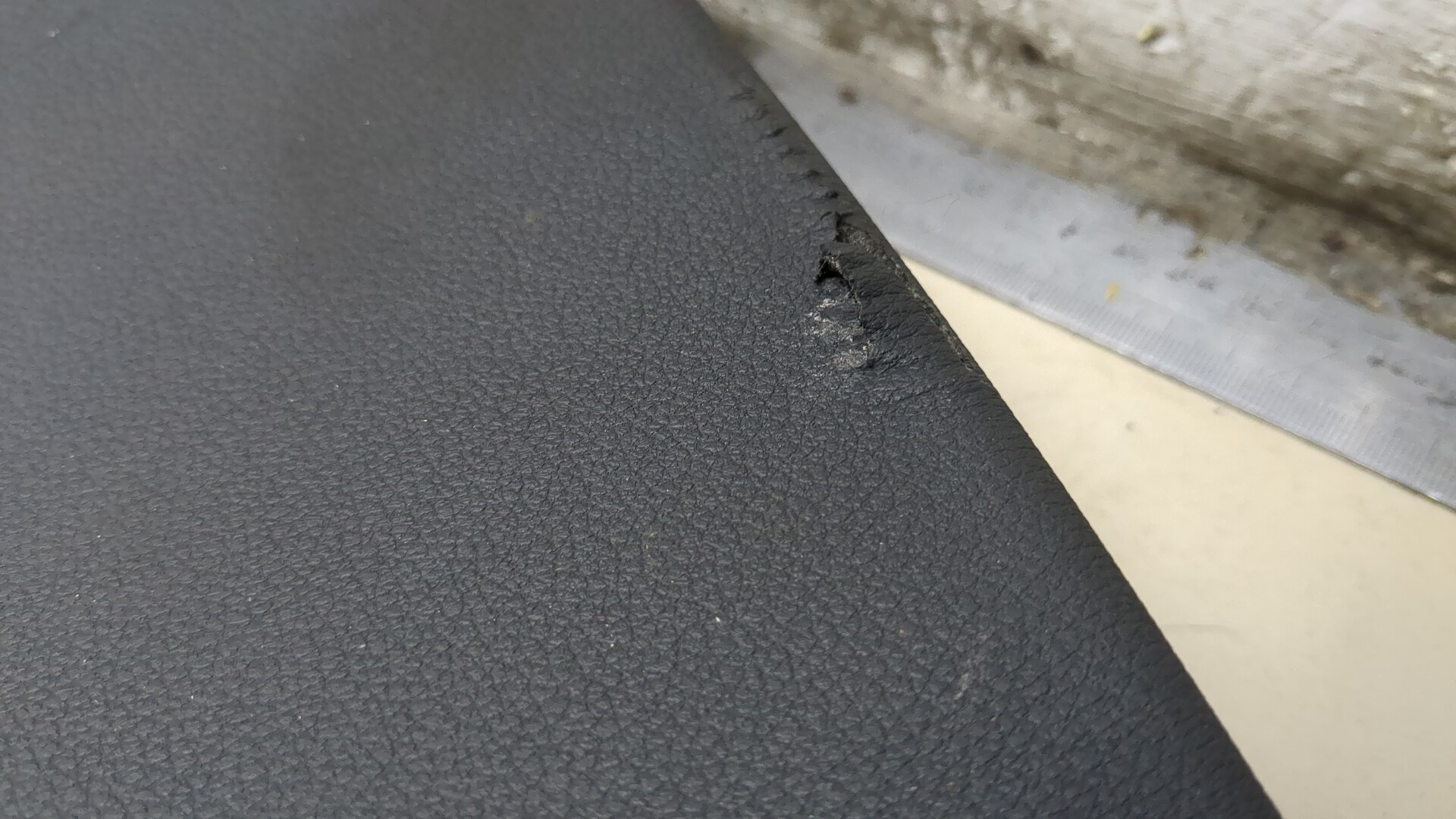 Обшивка двери передней левой