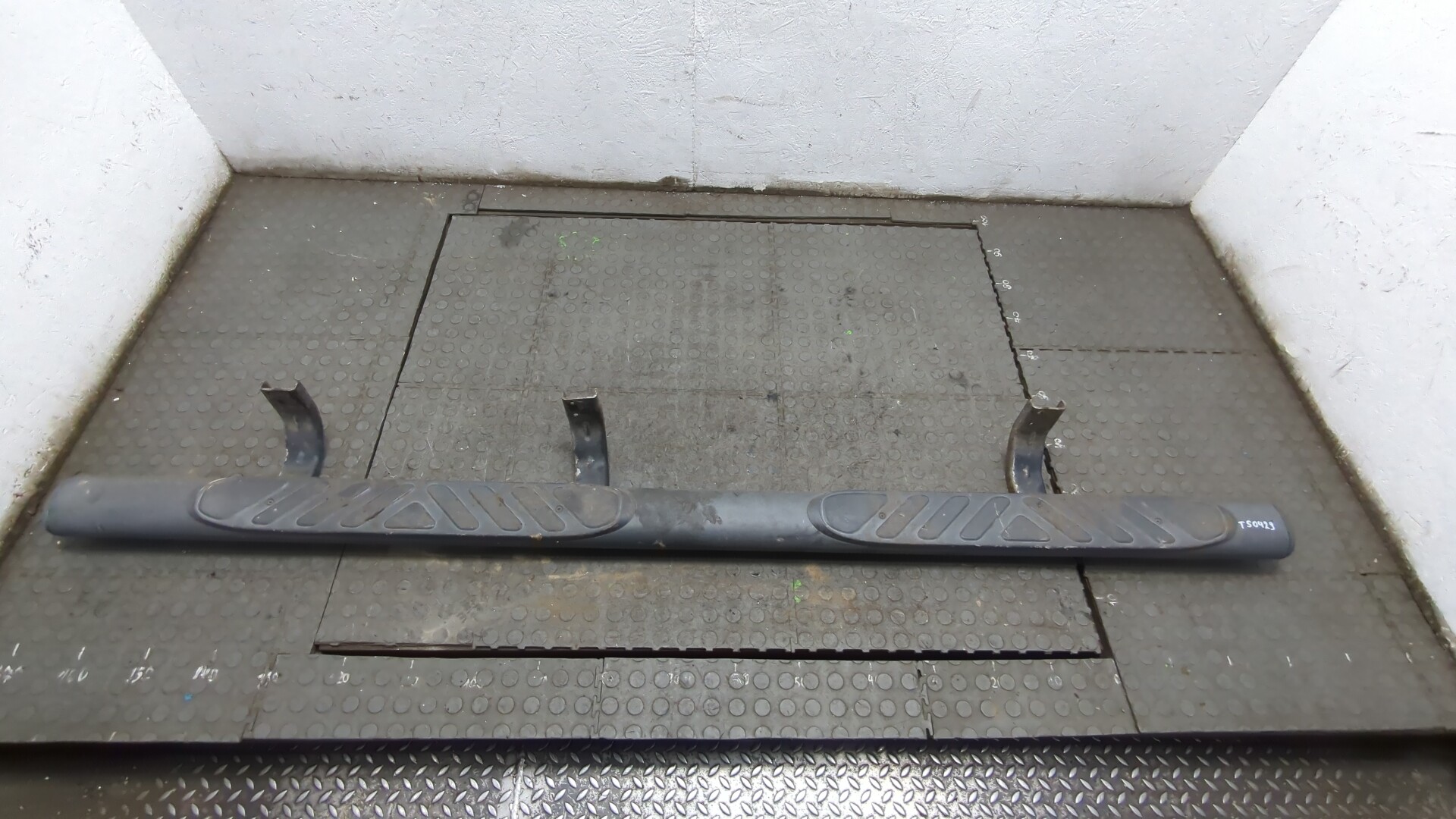 Подножка левая