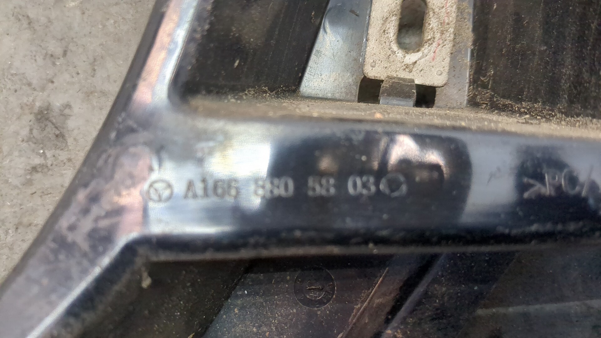 Кронштейн заднего бампера правый