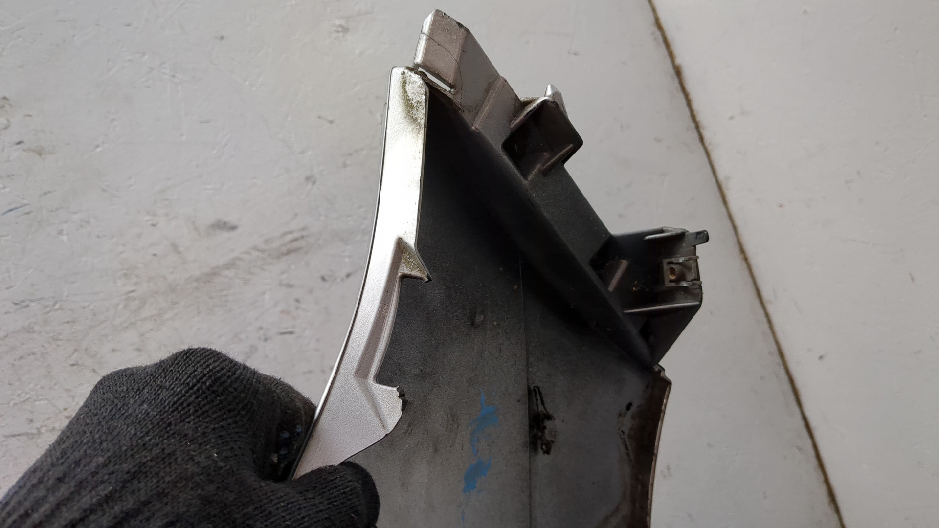 Крыло переднее левое