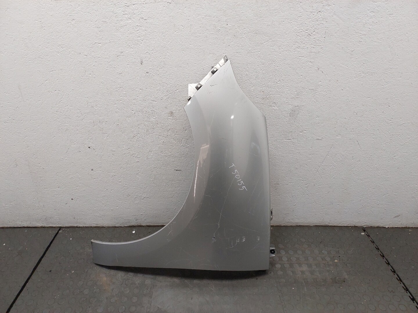 Крыло переднее левое