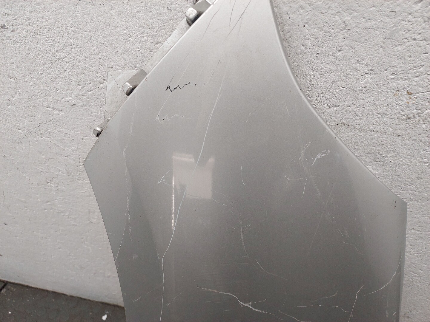 Крыло переднее левое