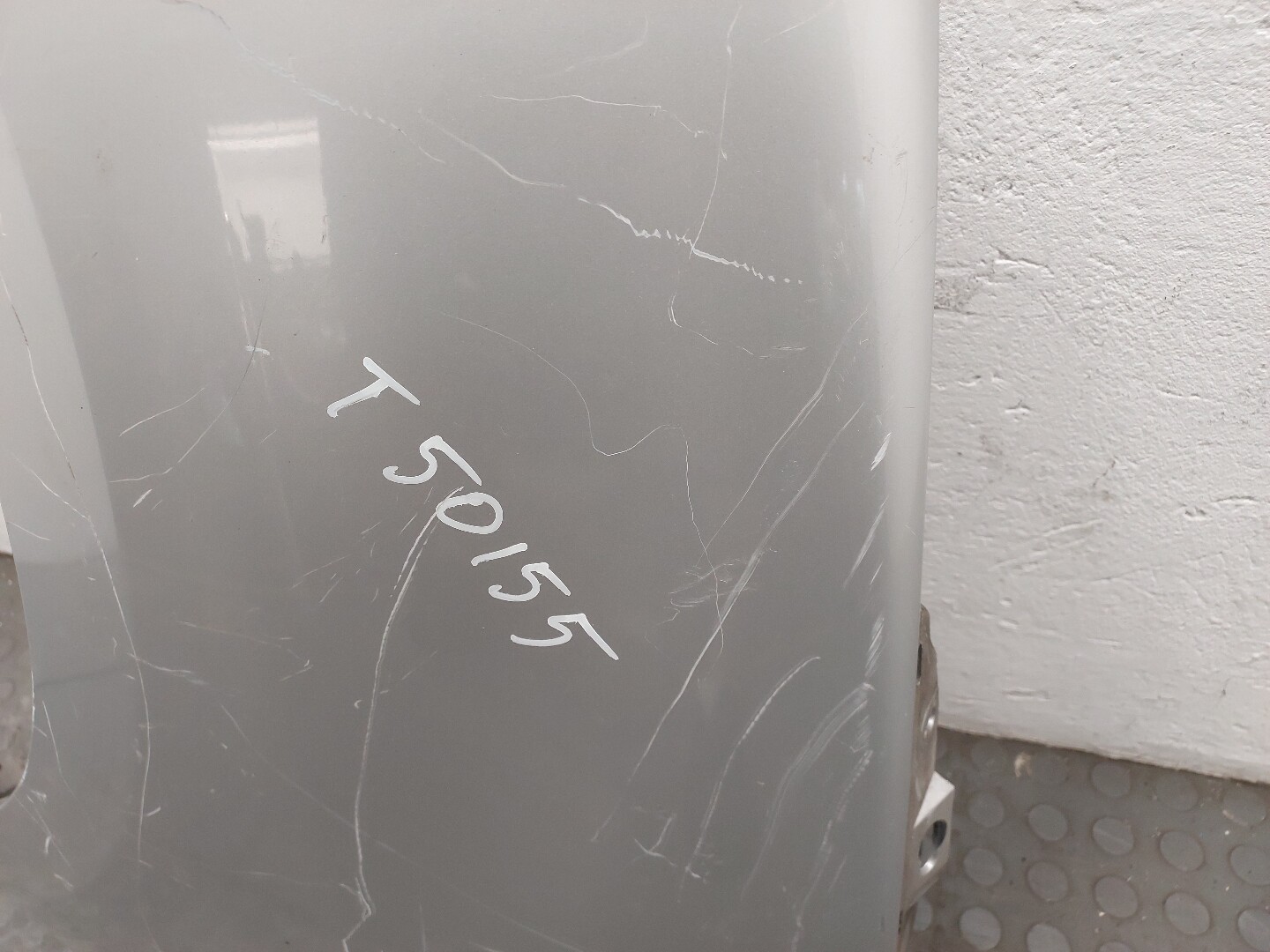 Крыло переднее левое