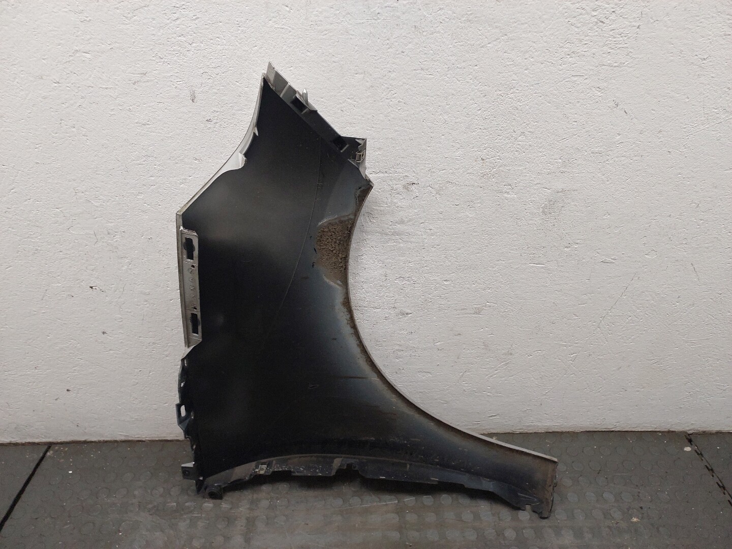Крыло переднее левое