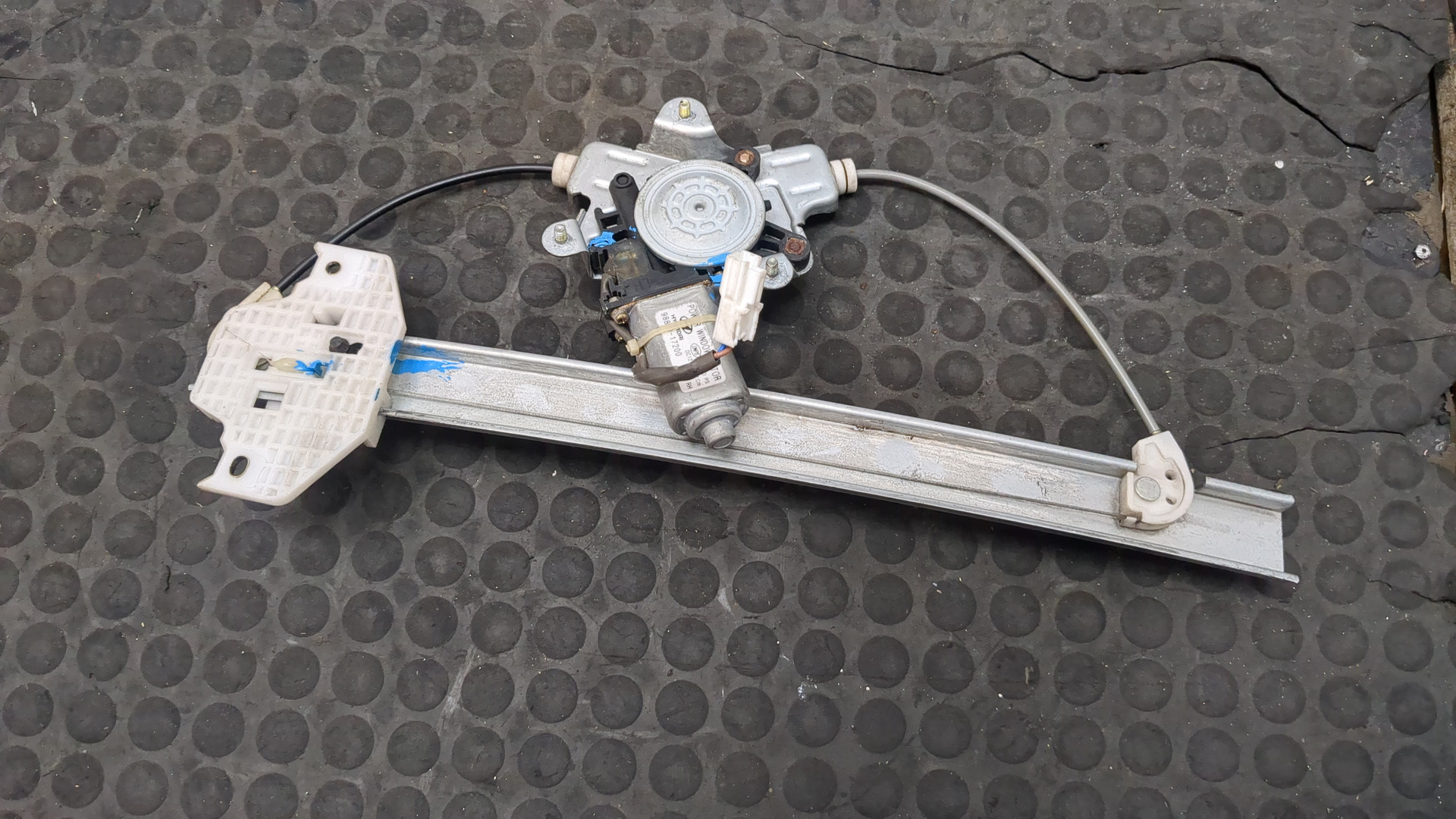 Стеклоподъемник электр. задний правый