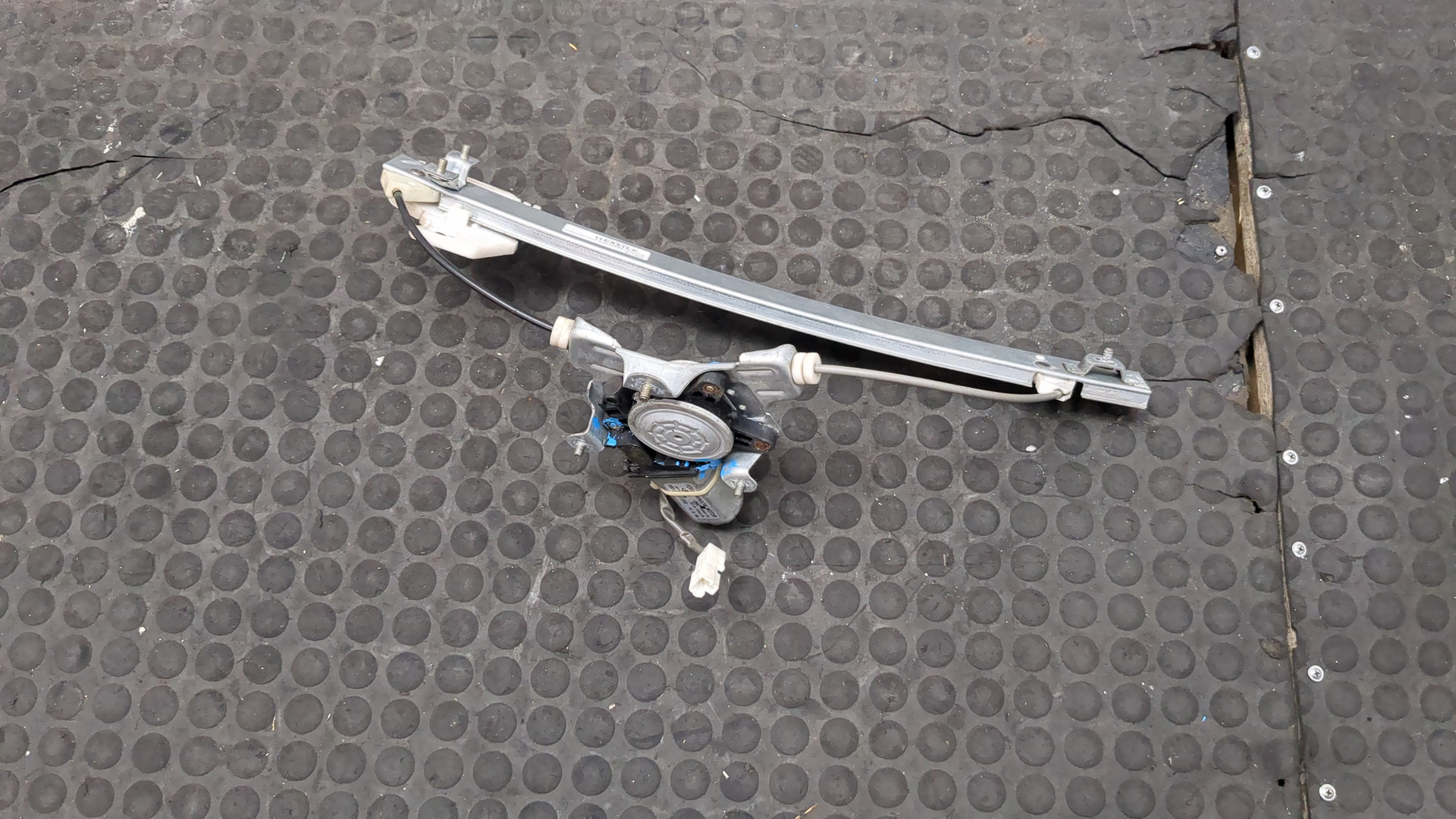 Стеклоподъемник электр. задний правый