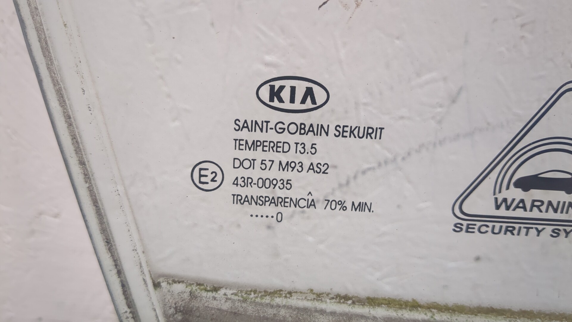 Стекло двери передней правой